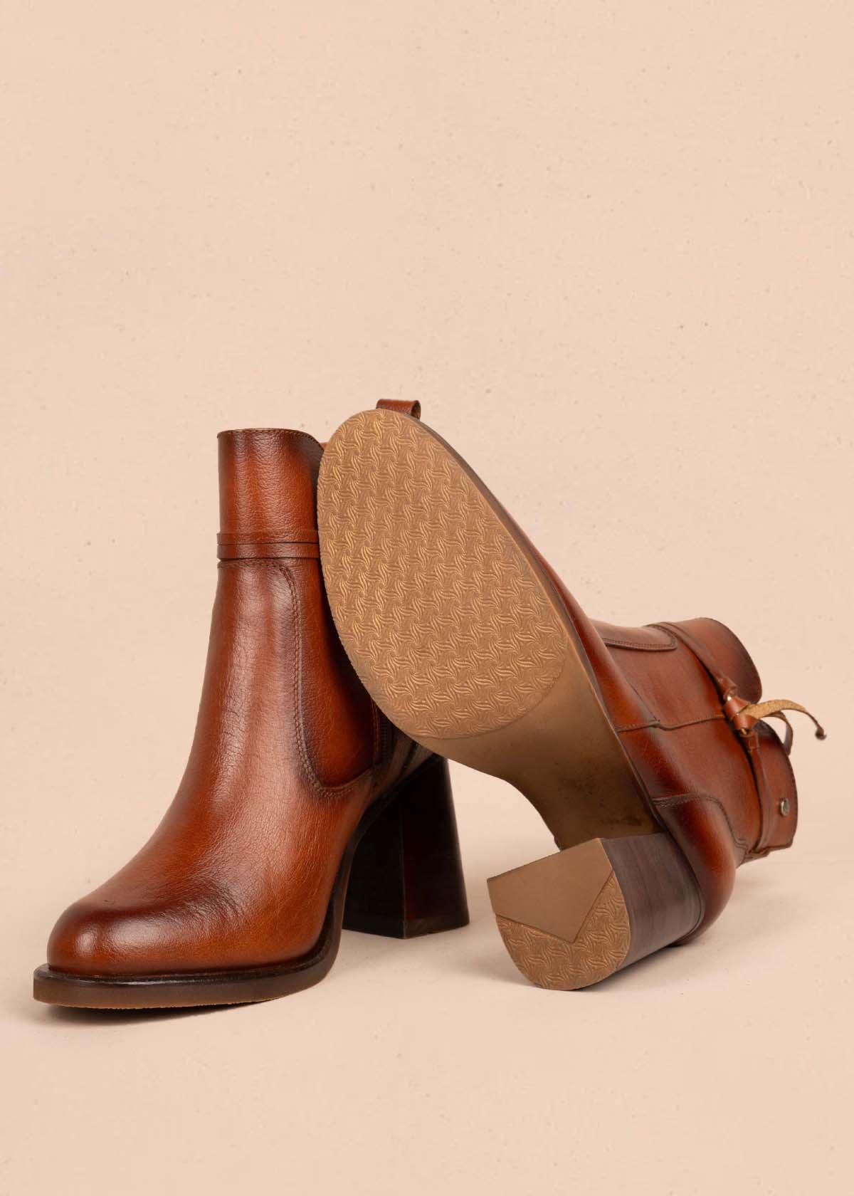 Botines en cuero color miel con cierre lateral 105278