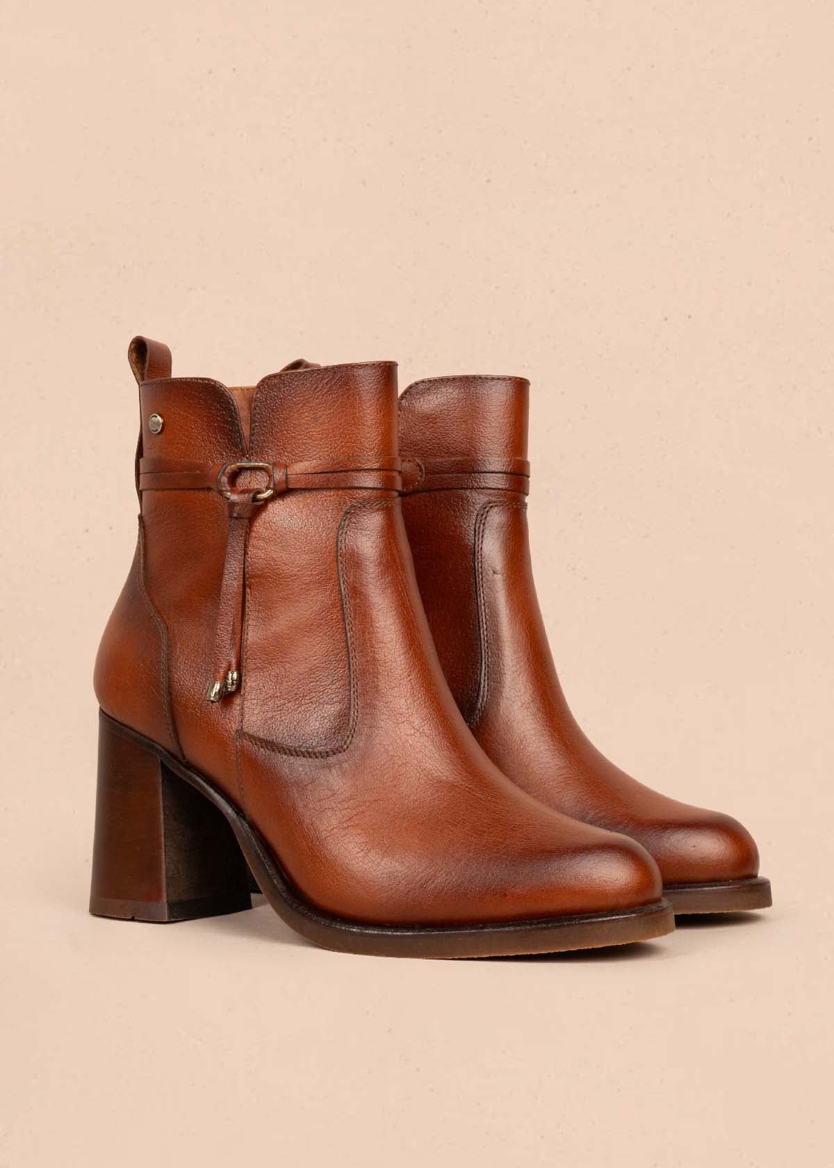 Botines en cuero color miel con cierre lateral 105278