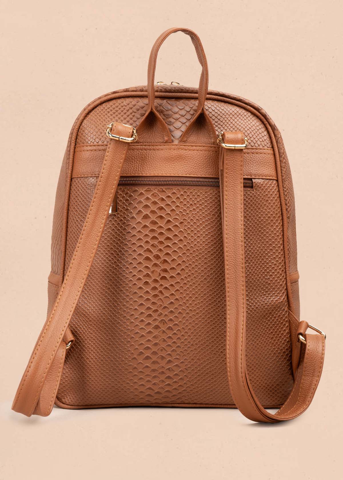 MORRAL EN CUERO COLOR TABACO CON TEXTURA CROCO 105311