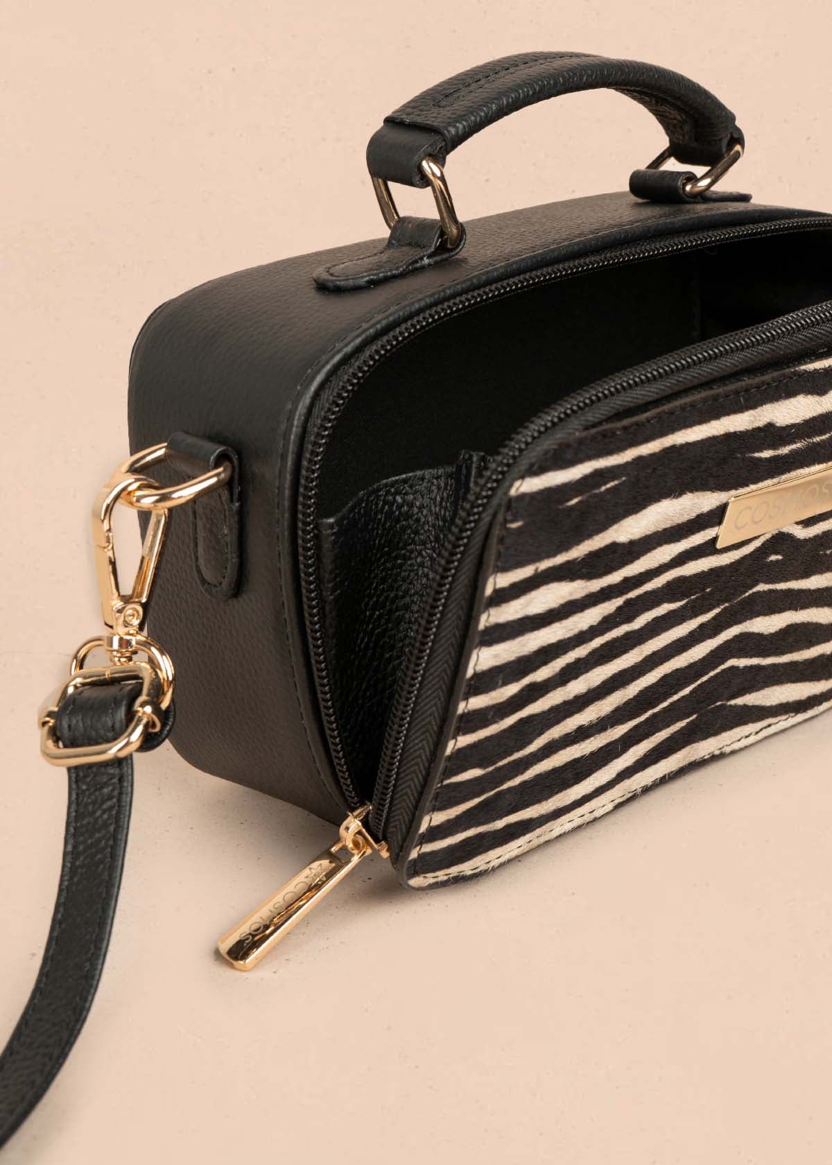 Bolso manos libres en cuero color negro y cuero con pelo animal print 105315