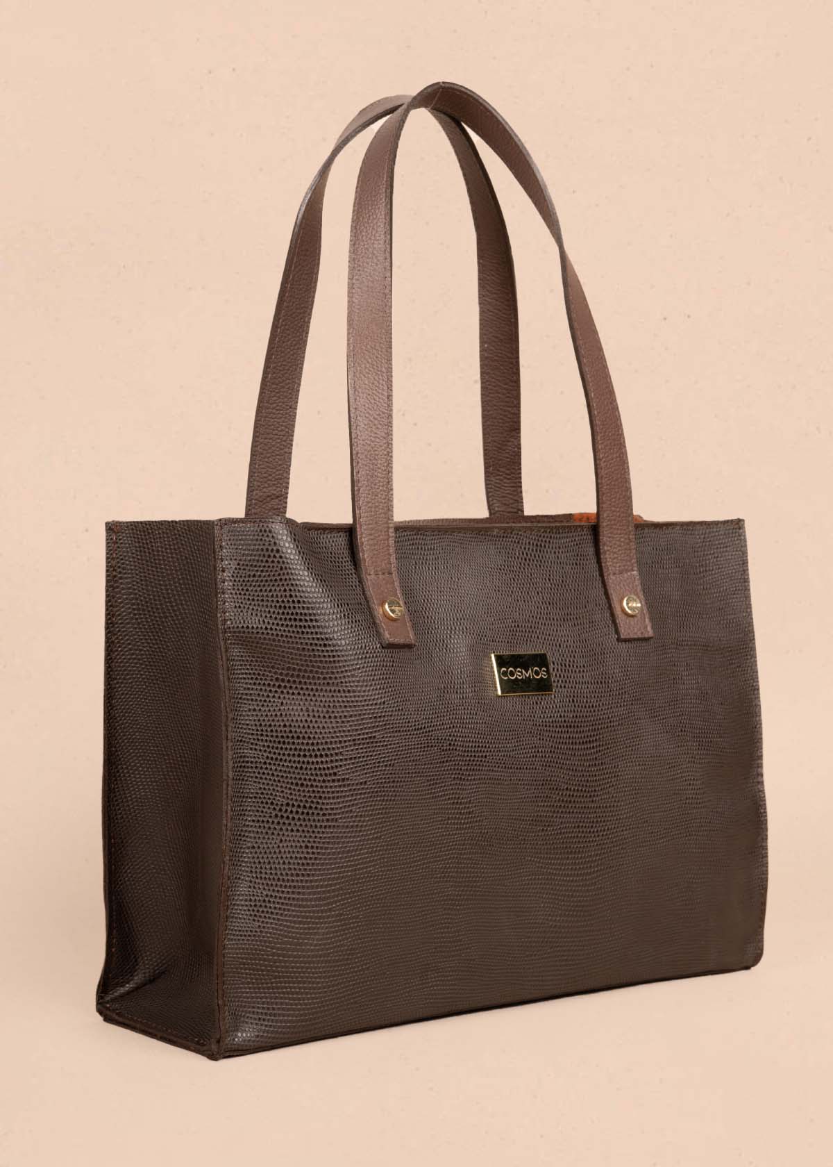 Bolso tipo cartera en cuero color café con textura croco 105316