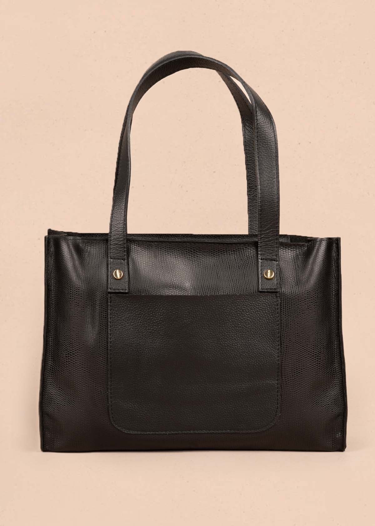 Bolso tipo cartera en cuero color negro con textura croco 105316