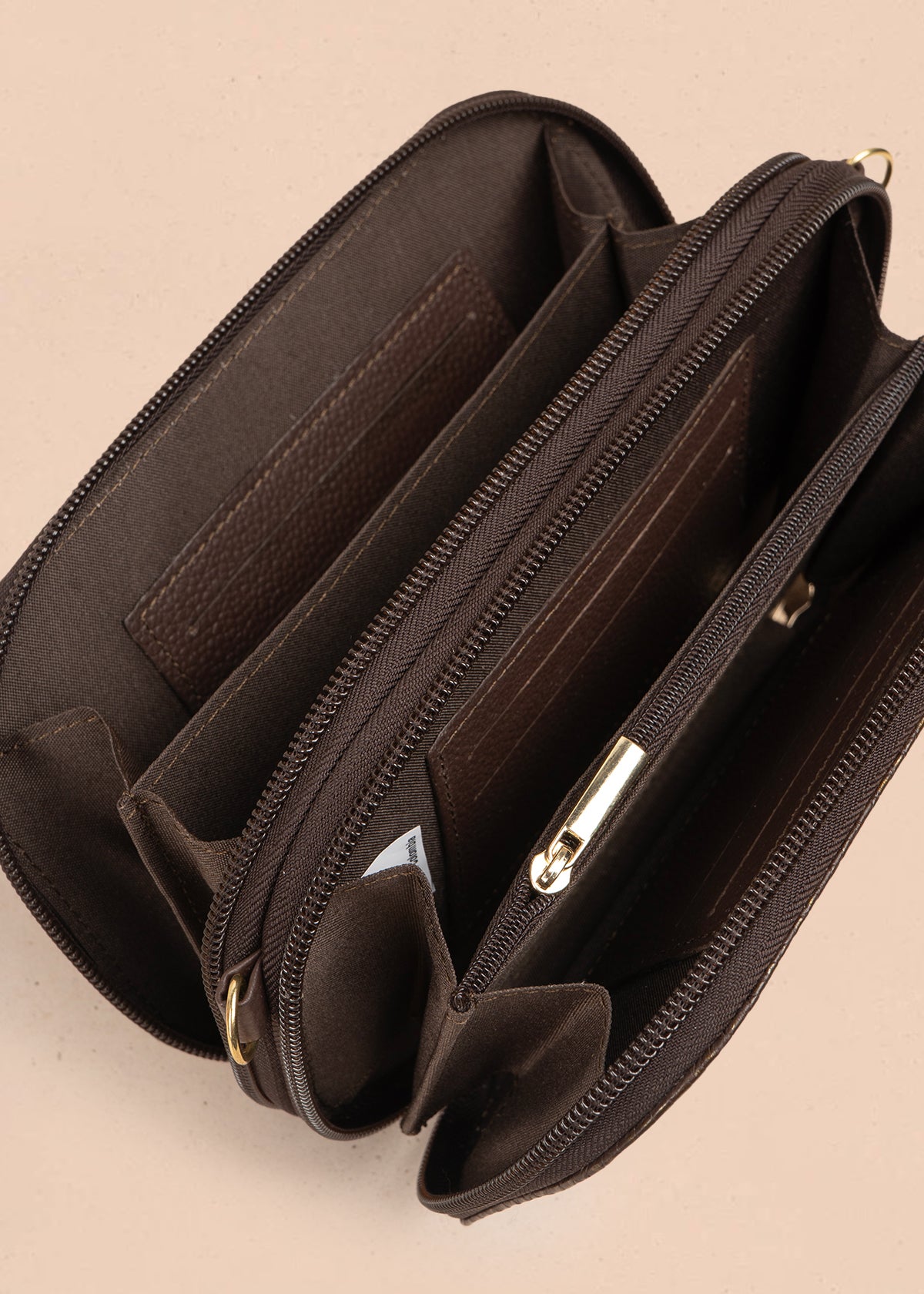 Bolso manos libres en cuero color café 105317