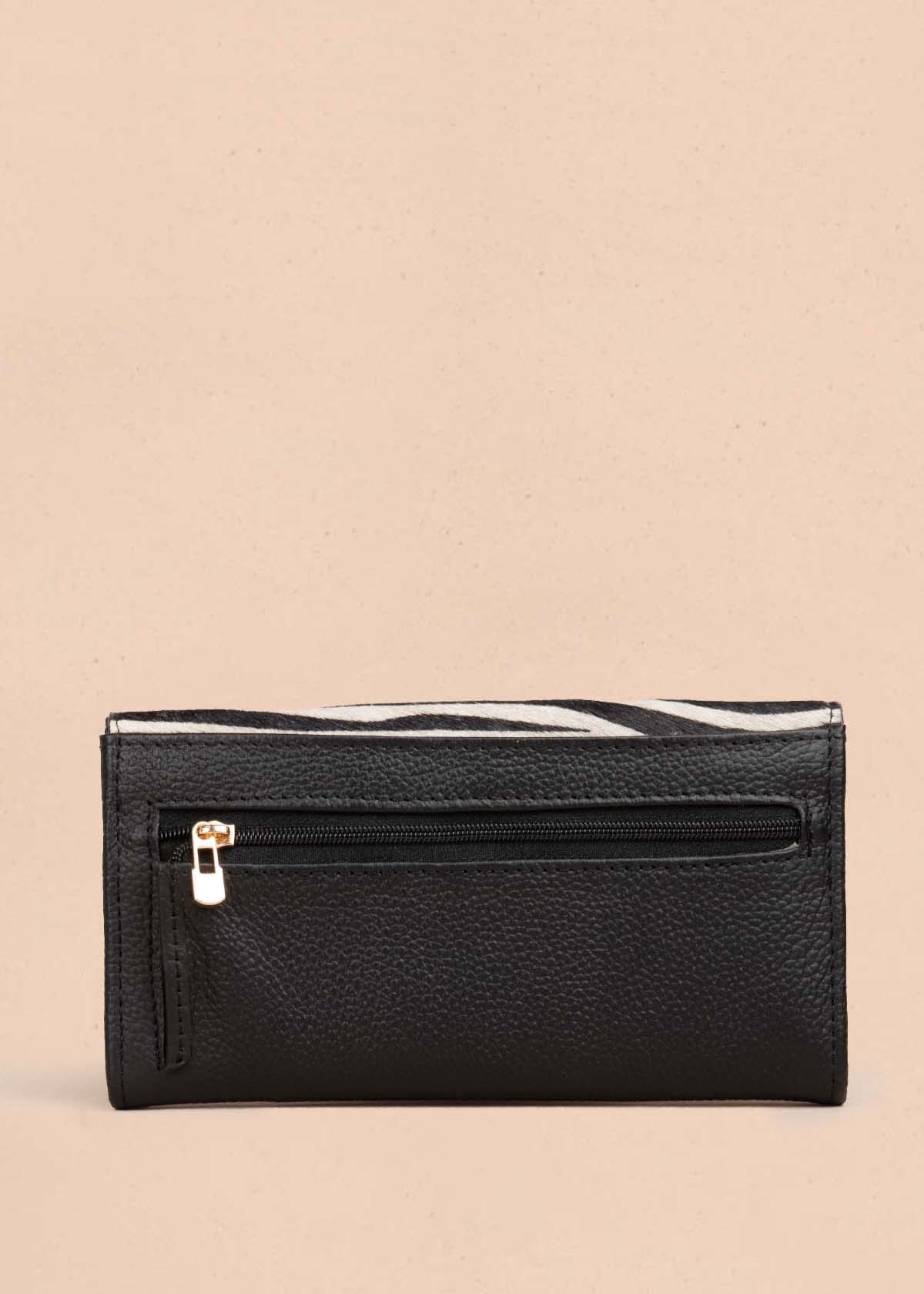 Billetera en cuero animal print color negro 105320