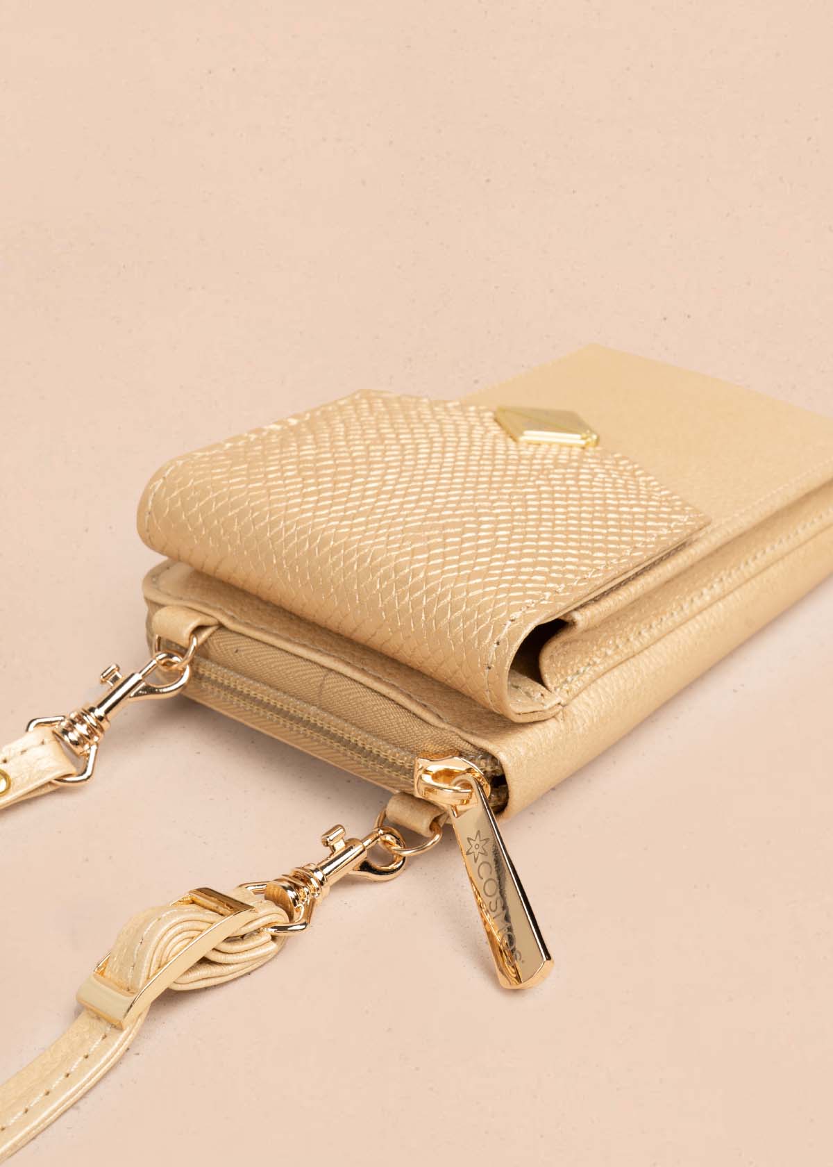 Porta celular en cuero color dorado con bolsillo frontal 105322