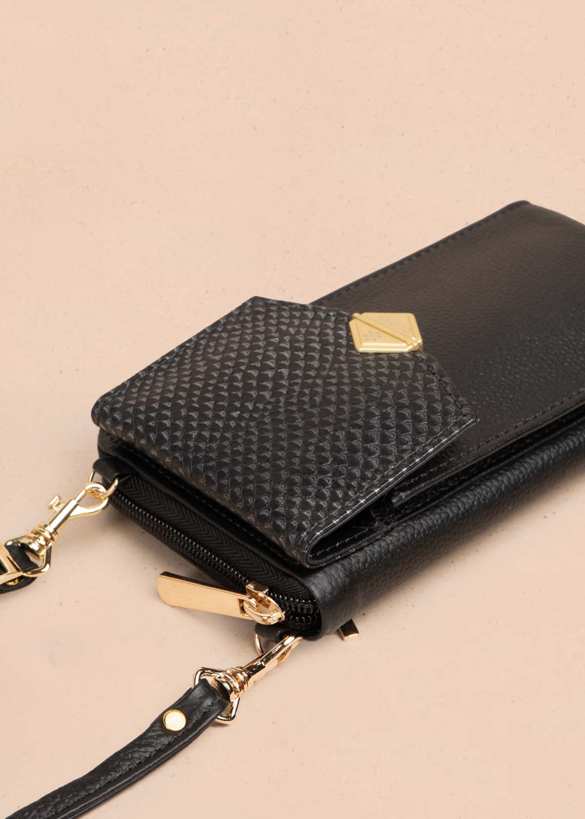 Porta celular en cuero color negro con bolsillo frontal 105322