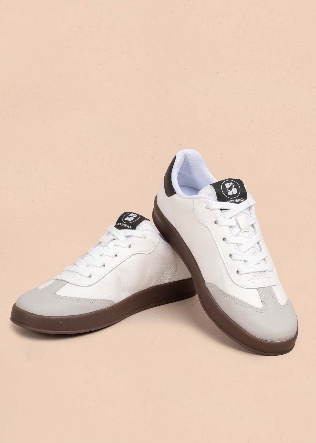 Tenis casuales en cuero color blanco con negro 105331