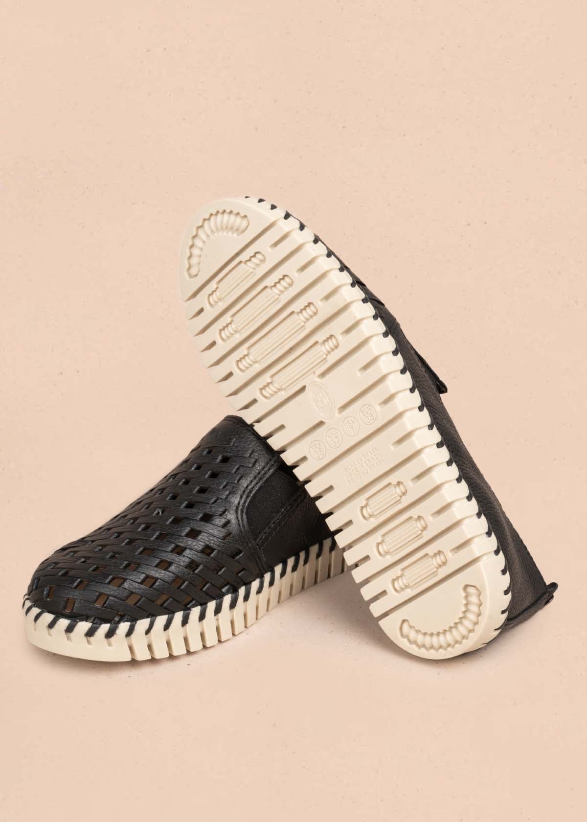 Zapatos cerrados en cuero color negro 105332