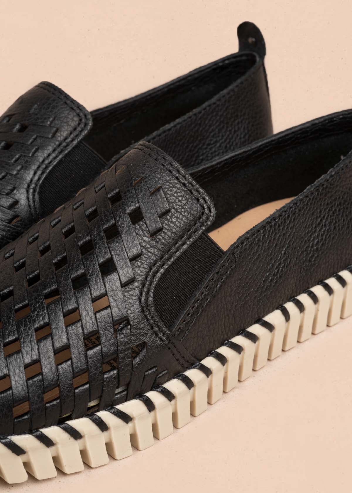 Zapatos cerrados en cuero color negro 105332