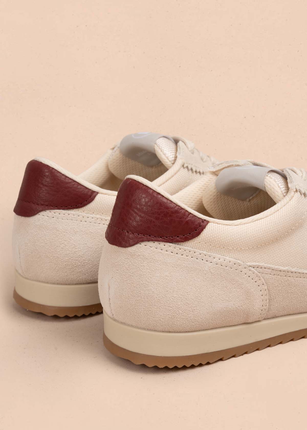 Tenis casuales en cuero color beige 105337