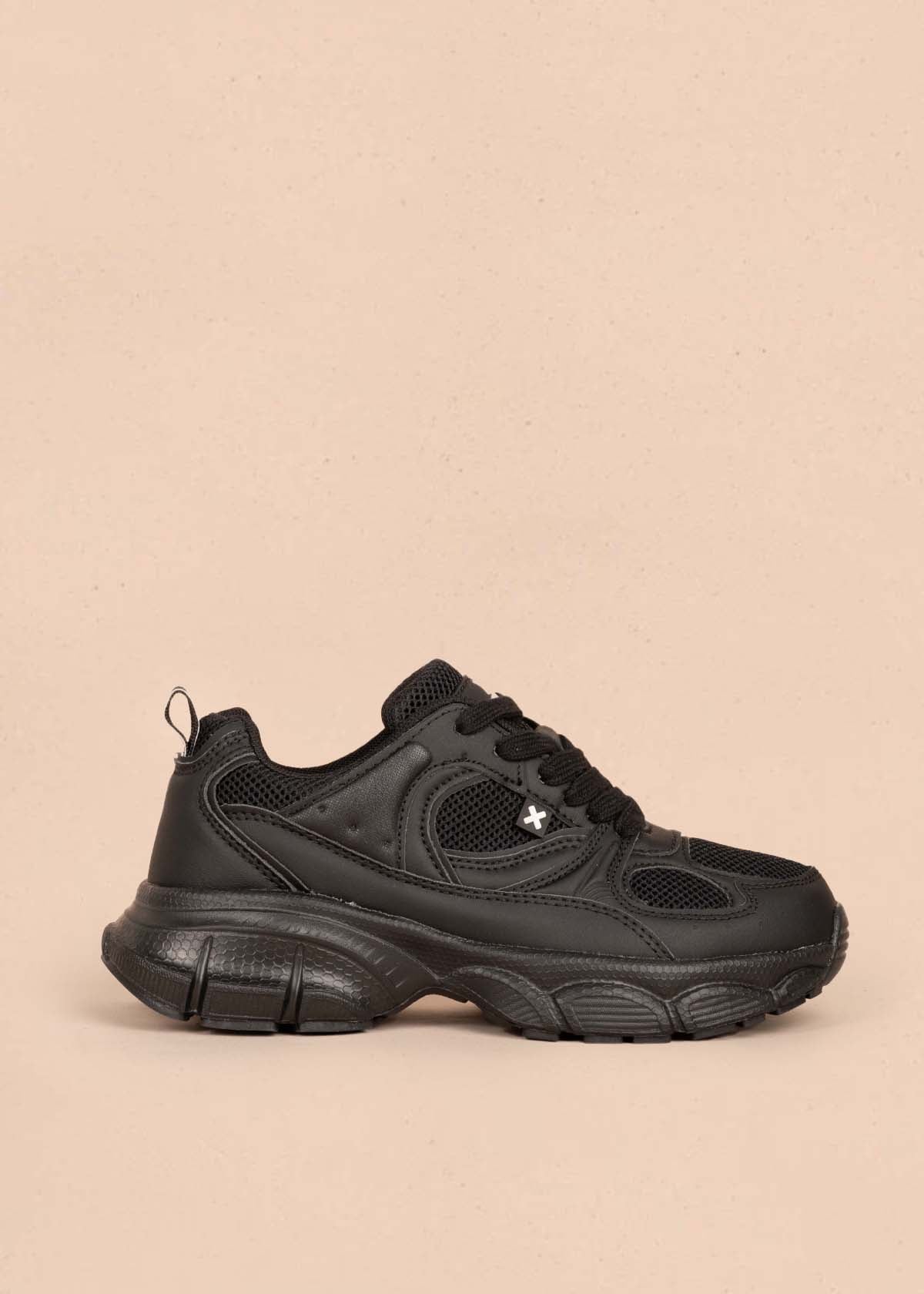 Tenis deportivos color negro 105348