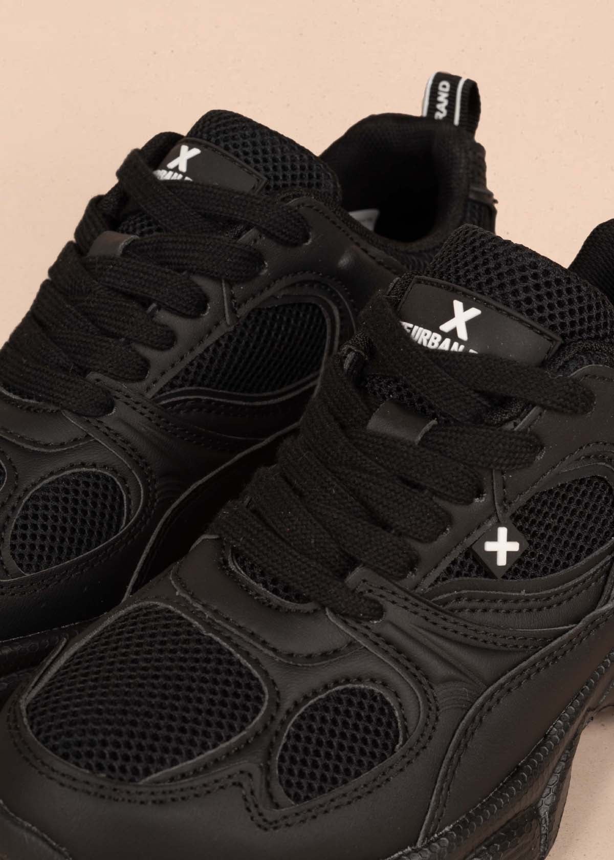 Tenis deportivos color negro 105348