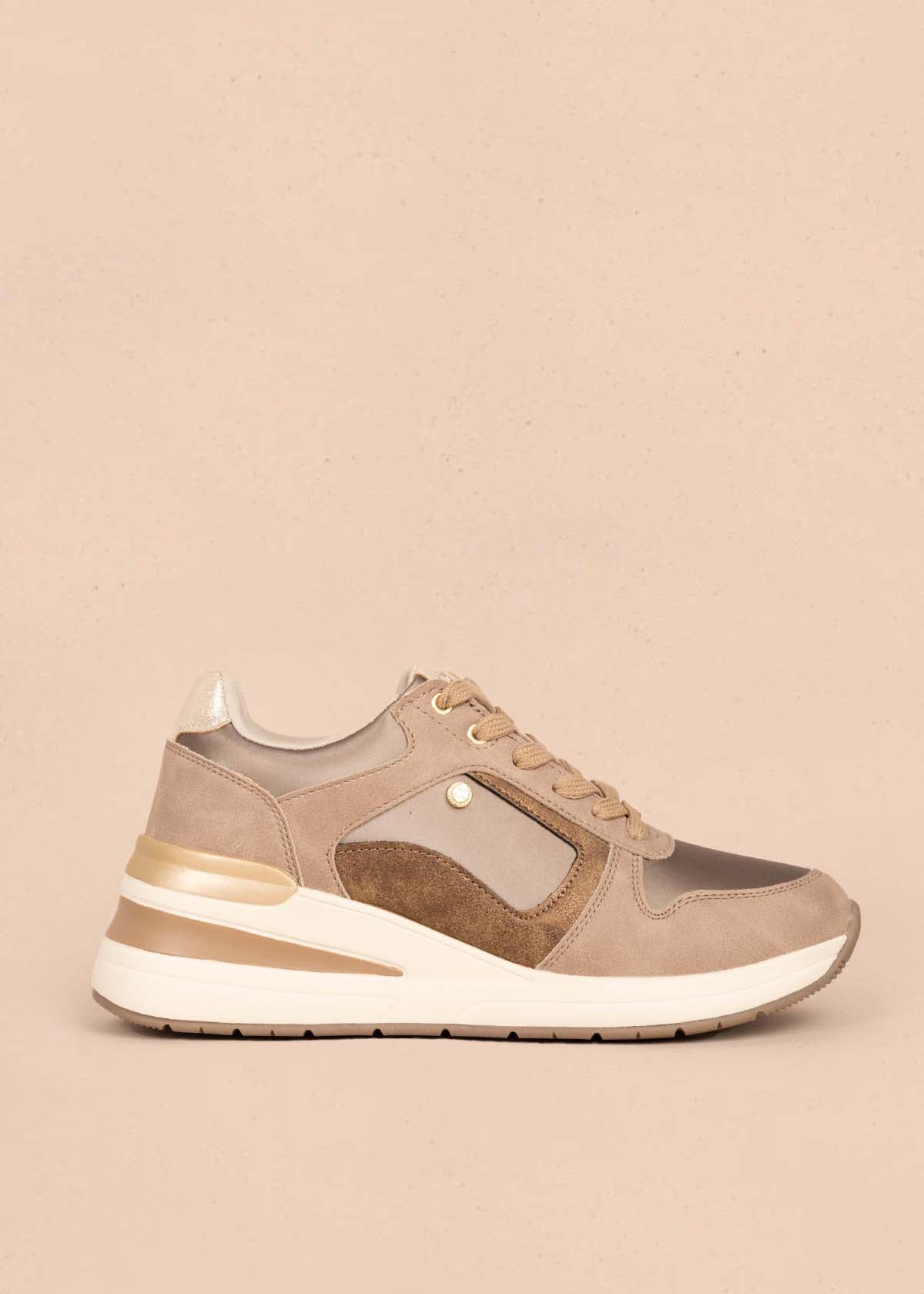 Tenis casuales color taupe 105349