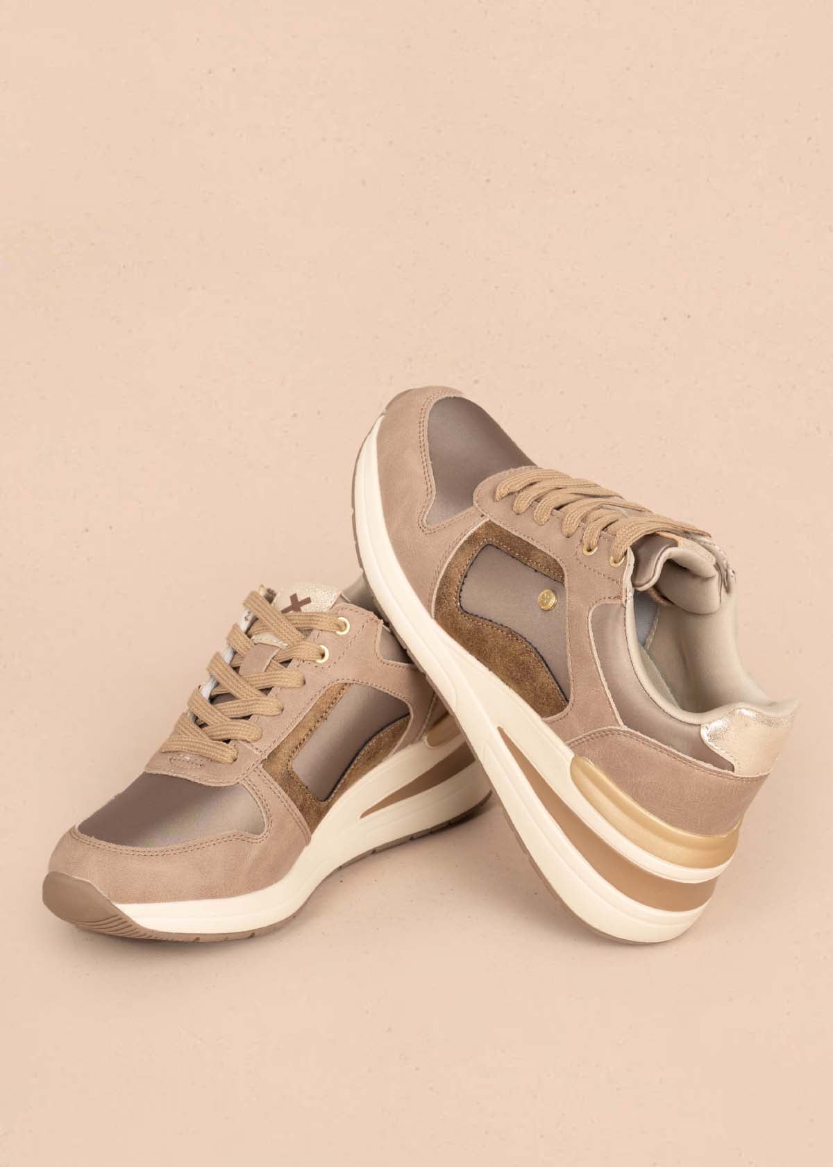 Tenis casuales color taupe 105349