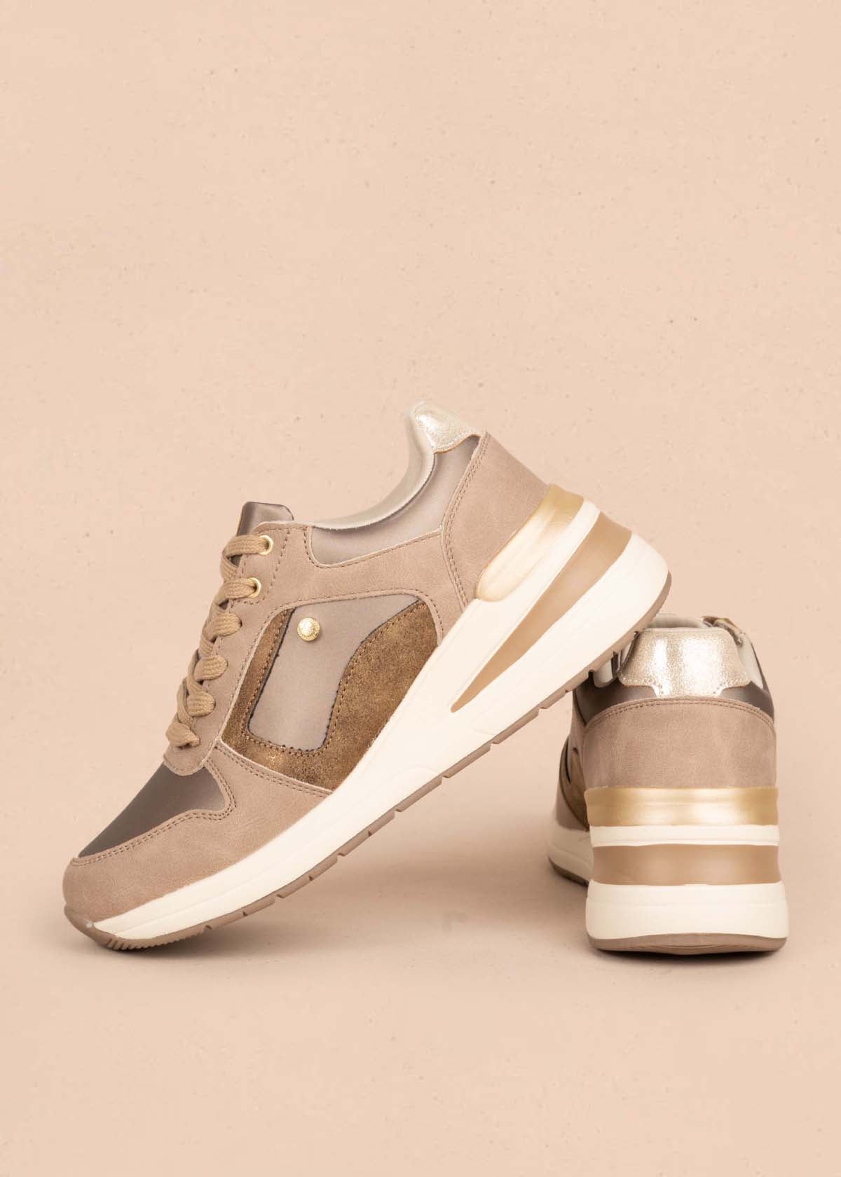 Tenis casuales color taupe 105349