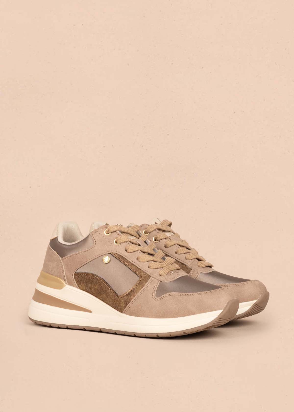 Tenis casuales color taupe 105349