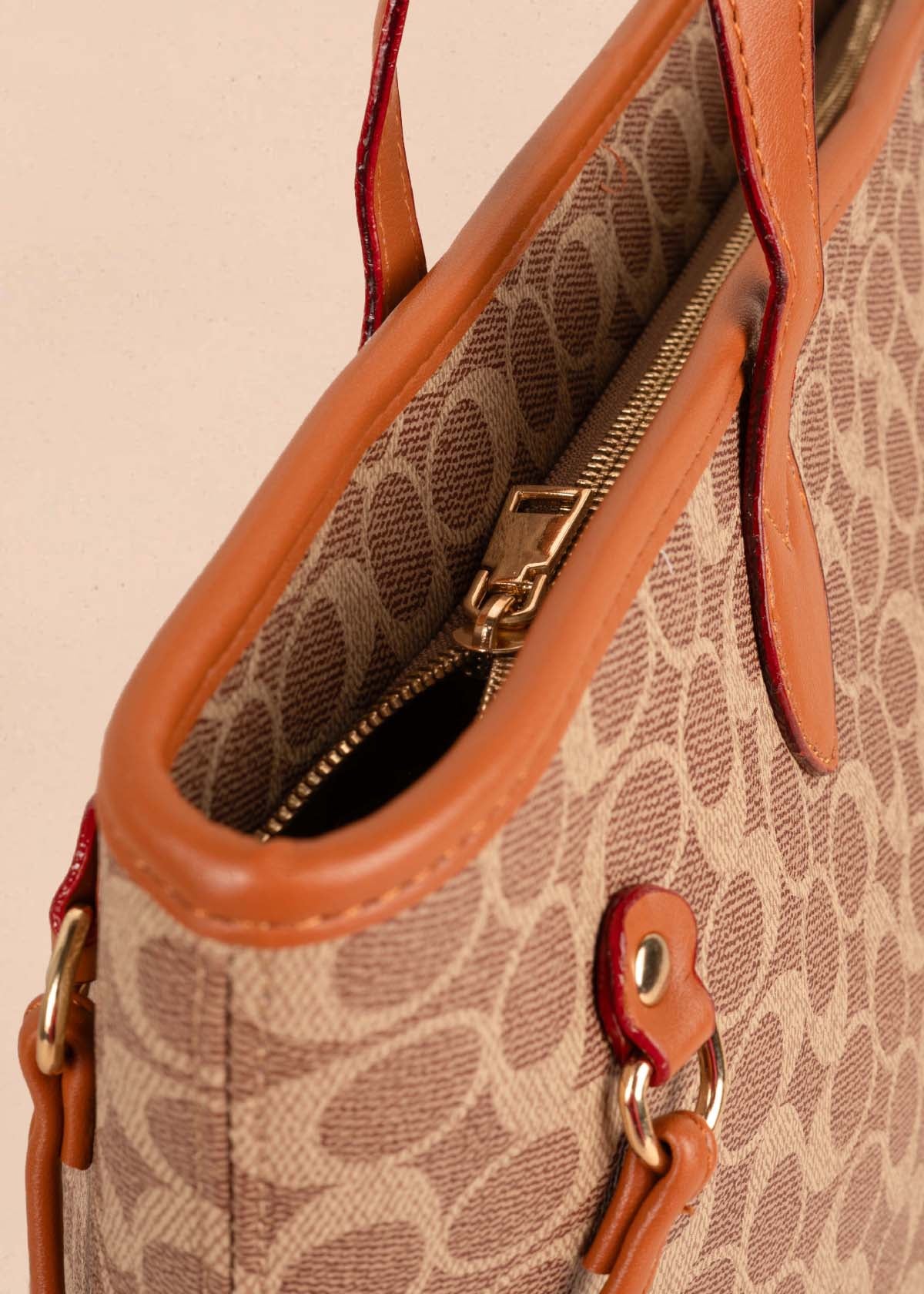 Bolso tipo shopping color café con estampado 105362