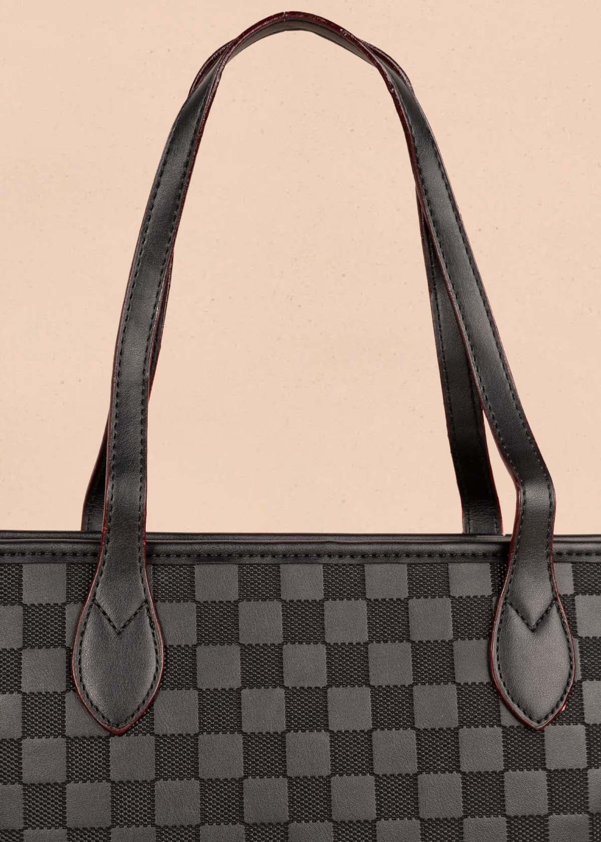Bolso tipo shopping color negro con cuadros 105362