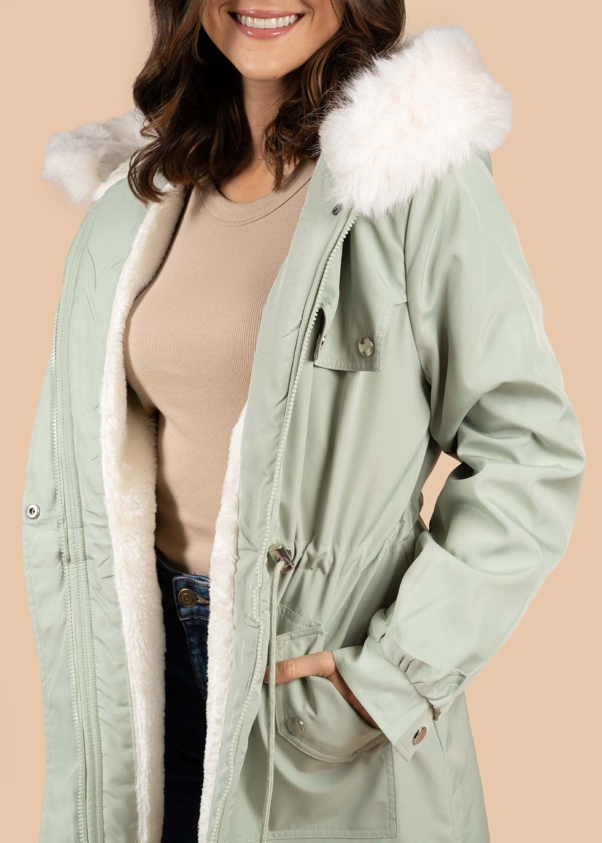 Gabán color verde con cuello peluche 105372