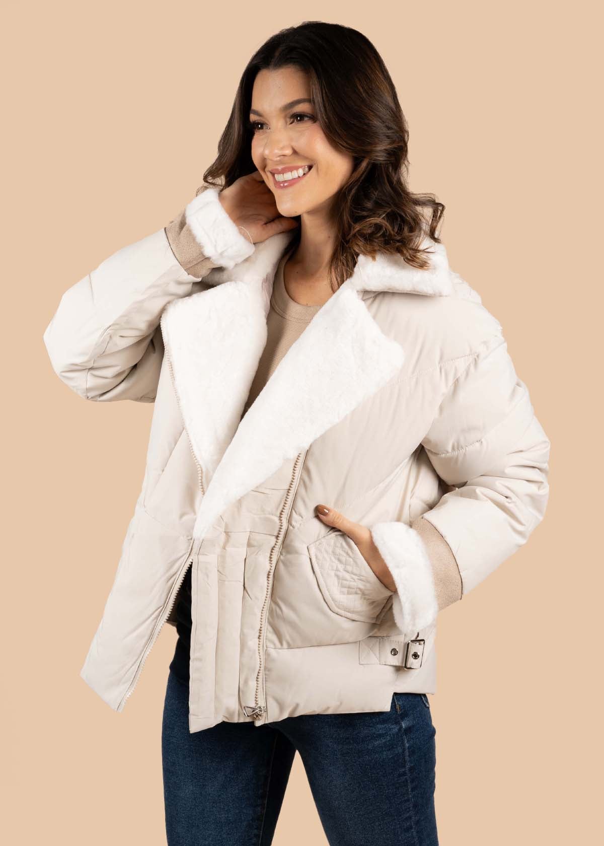 Chaqueta acolchada color beige 105373