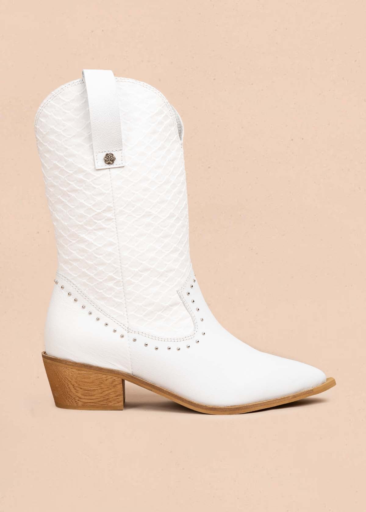 Botas en cuero color blanco con taches 105407