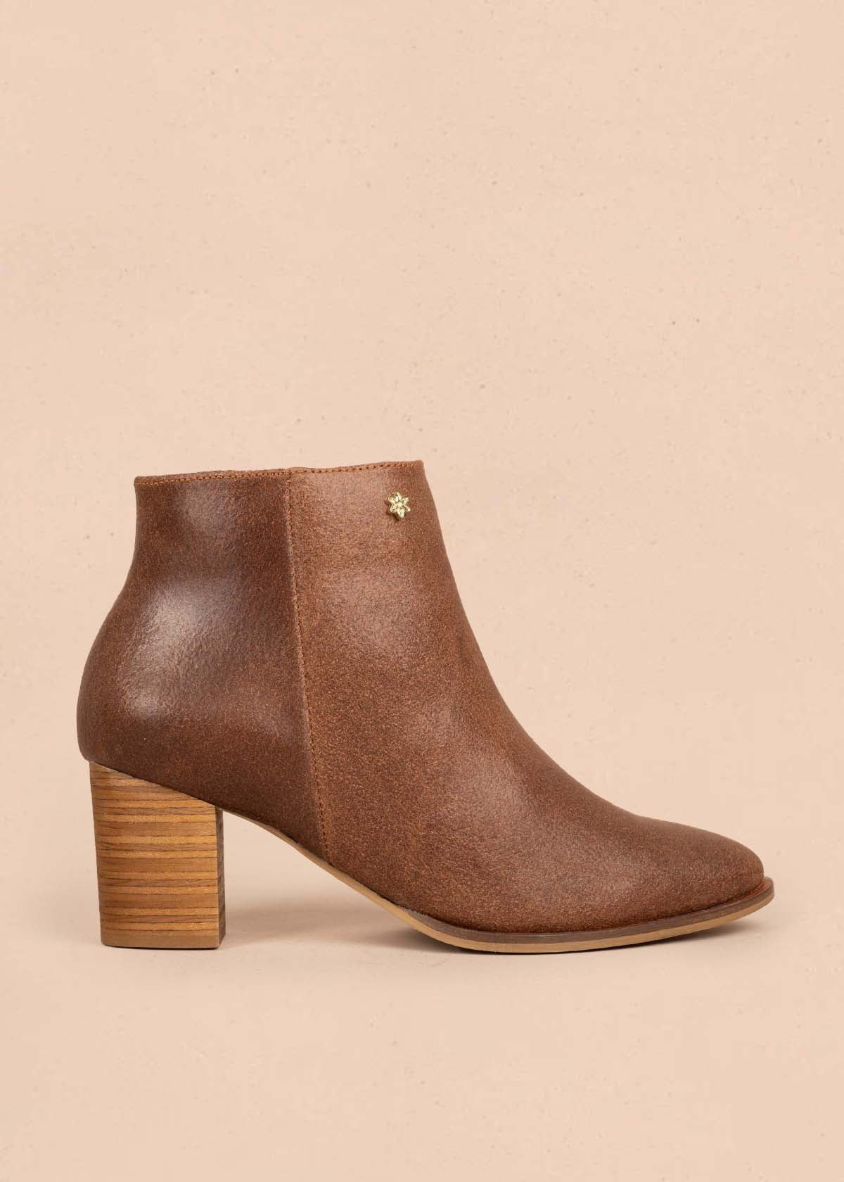 Botines en cuero color miel con cierre lateral 105411