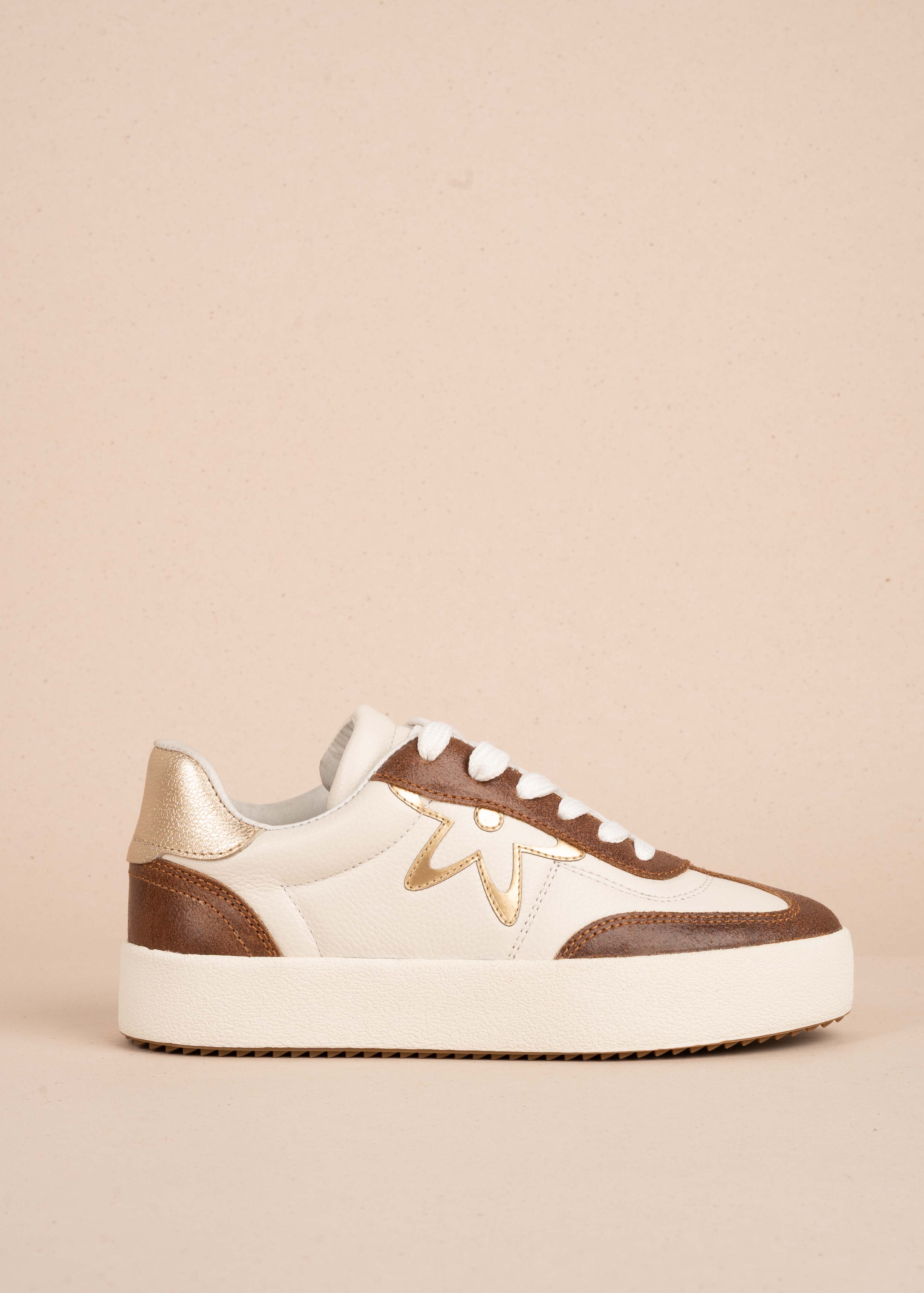 Tenis casuales en cuero talco con átomo COSMOS 105412