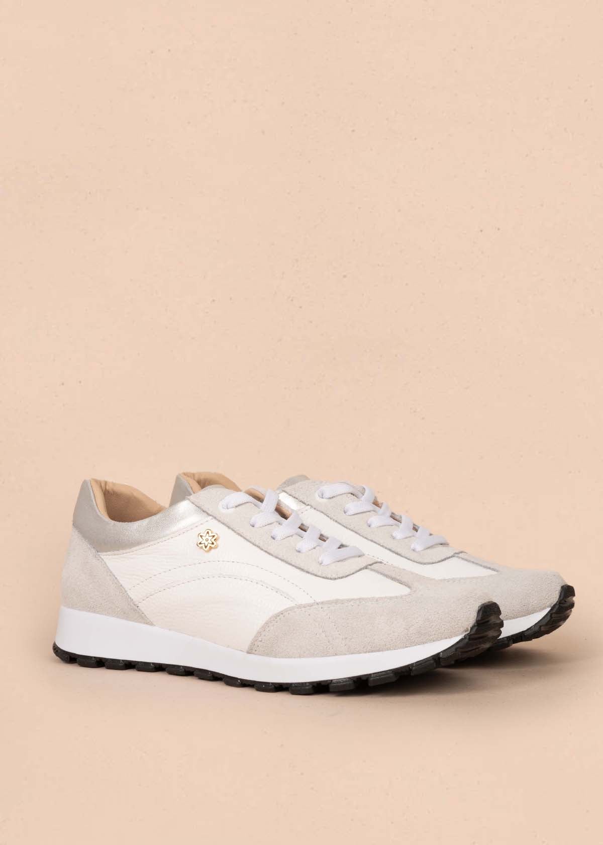 Tenis casuales en cuero color blanco 105422