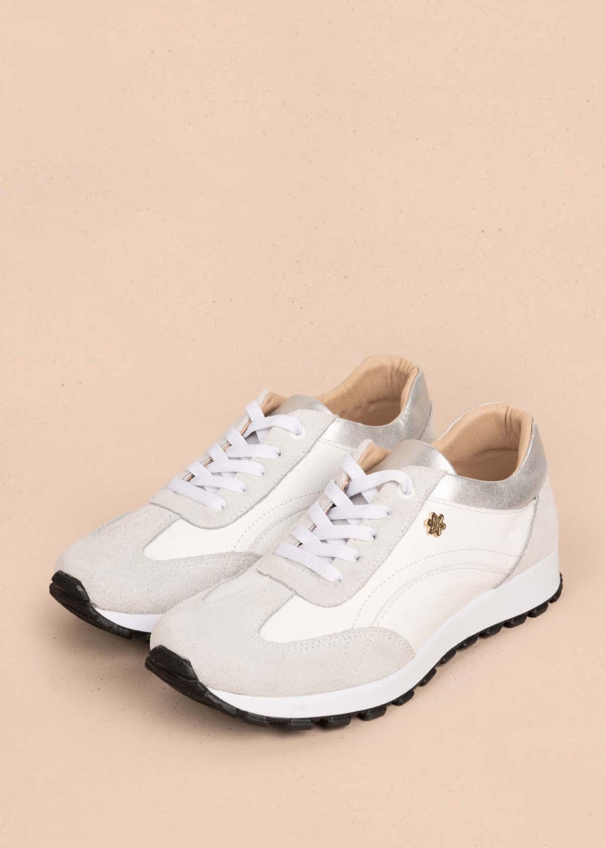Tenis casuales en cuero color blanco 105422