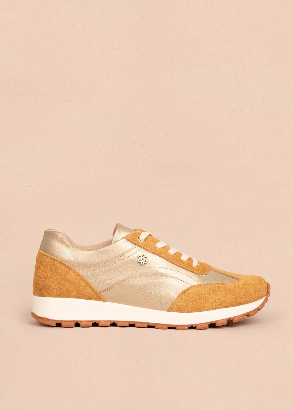 Tenis casuales en cuero color camel 105422