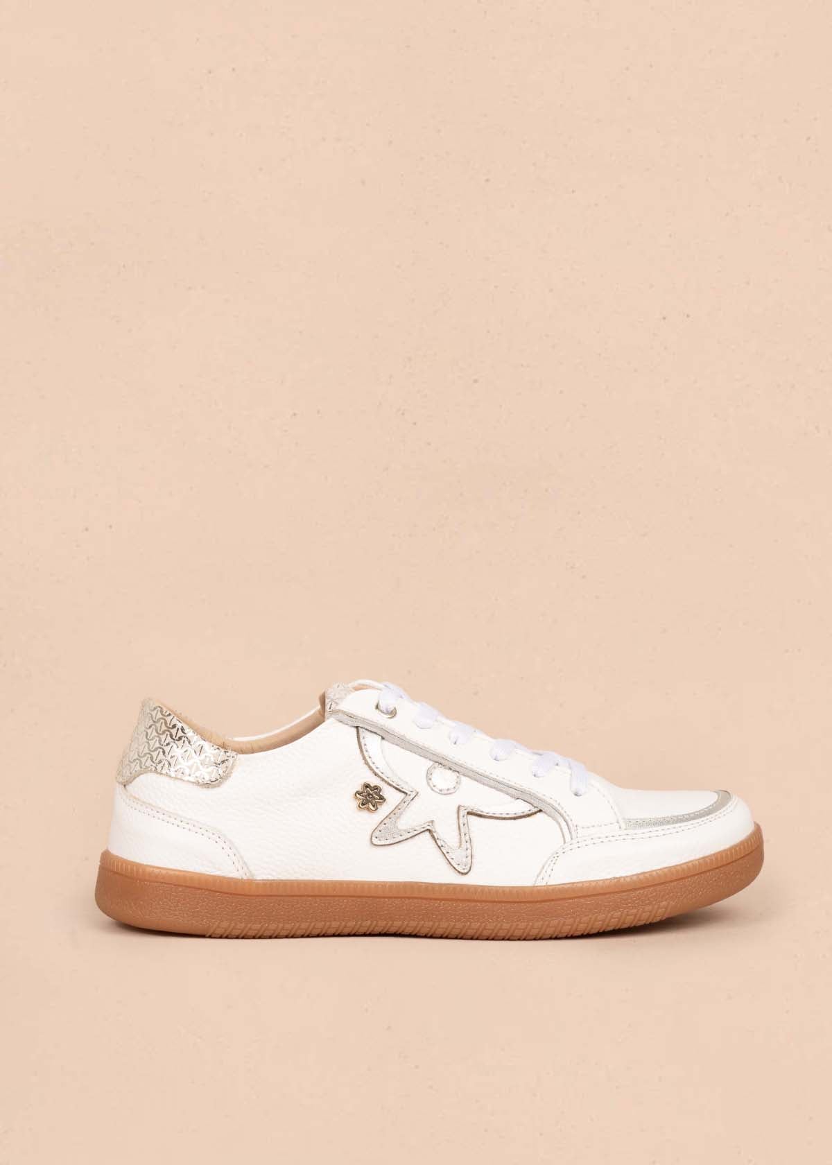 Tenis casuales en cuero color blanco con átomo cosmos 105424