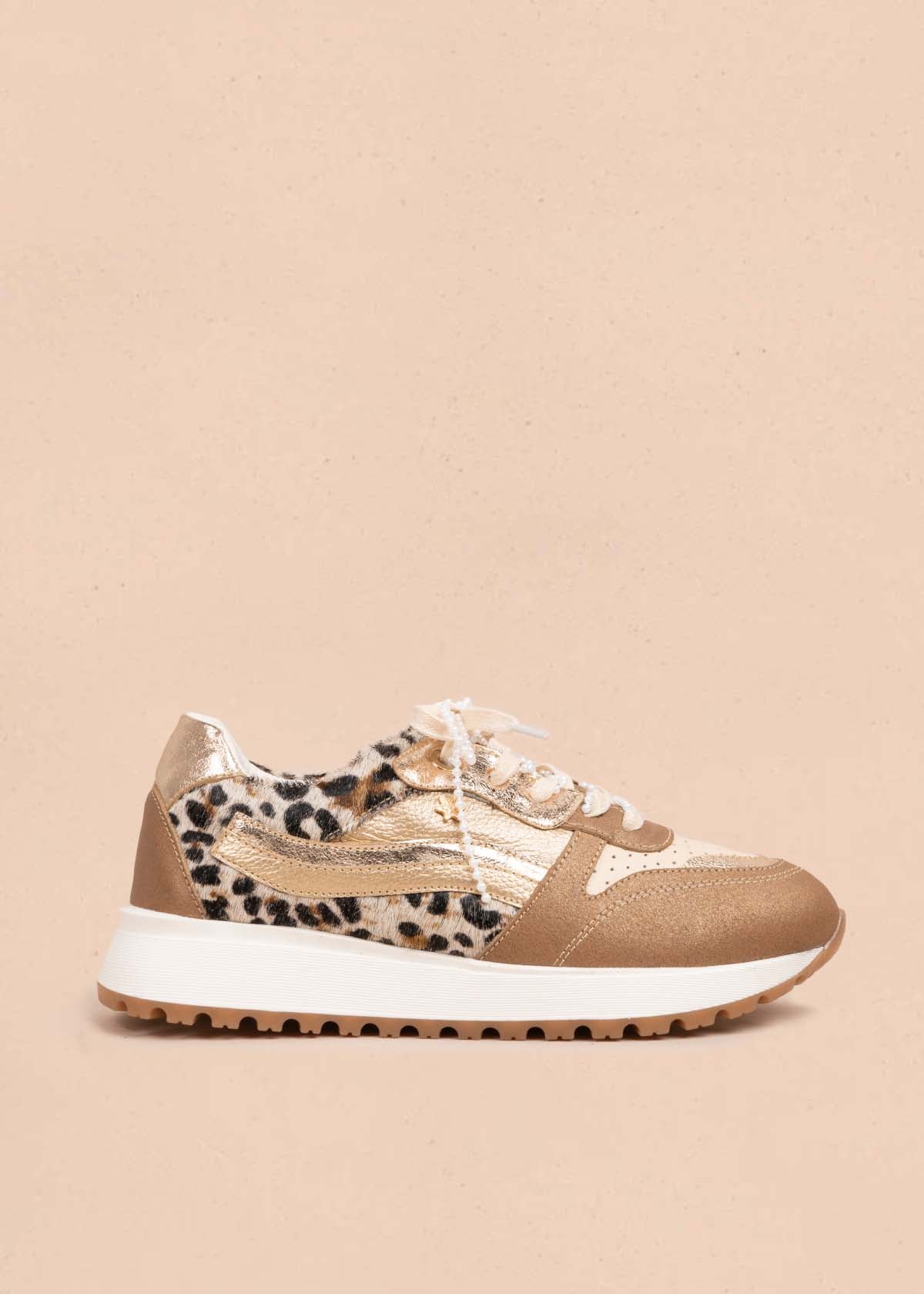 Tenis casuales en cuero color animal print 105481