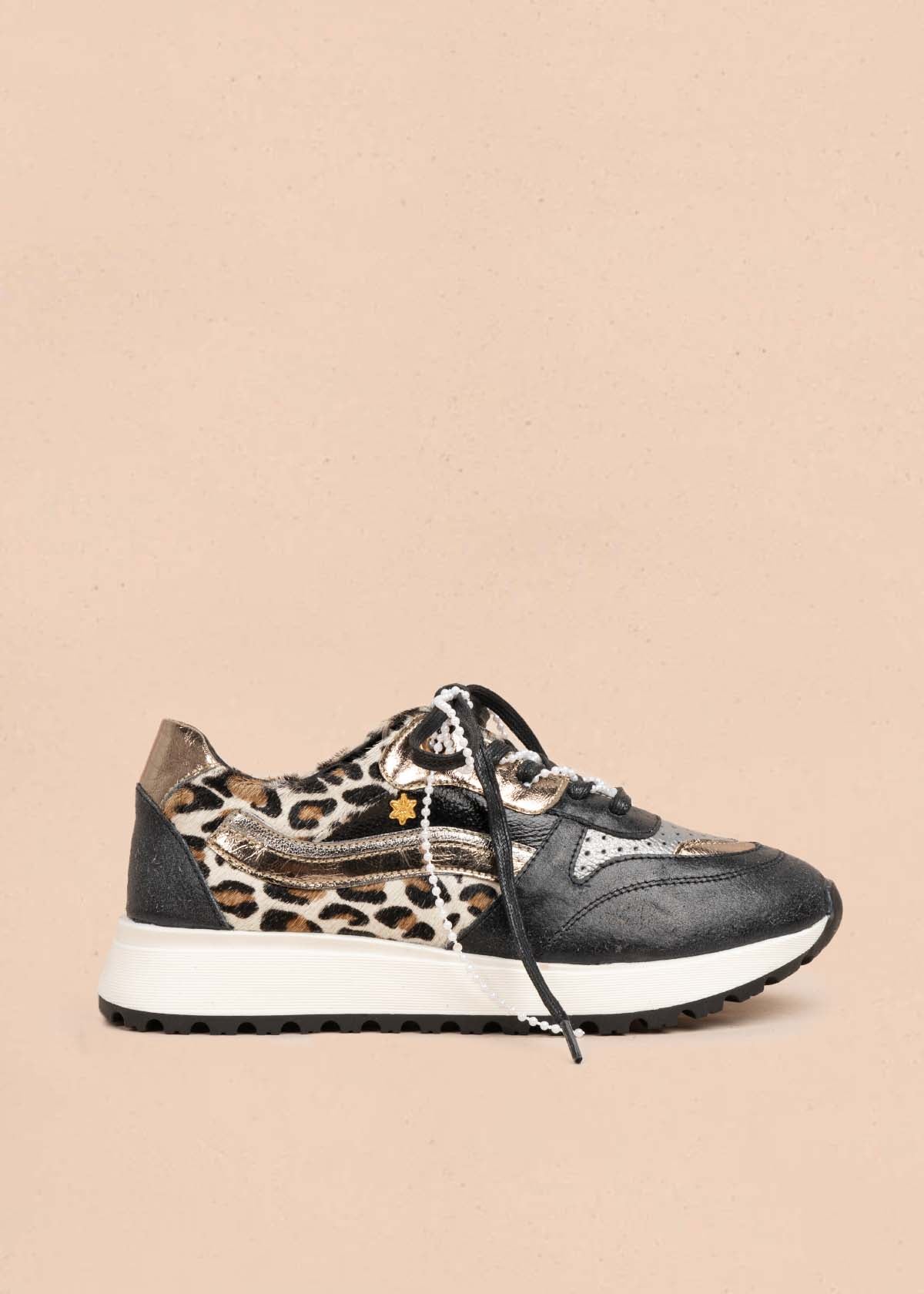 Tenis casuales en cuero color negro 105481