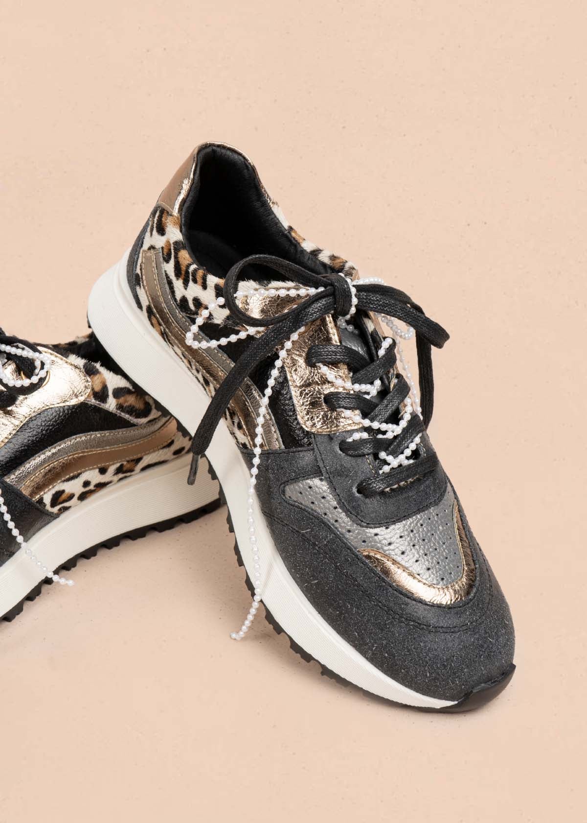 Tenis casuales en cuero color negro 105481