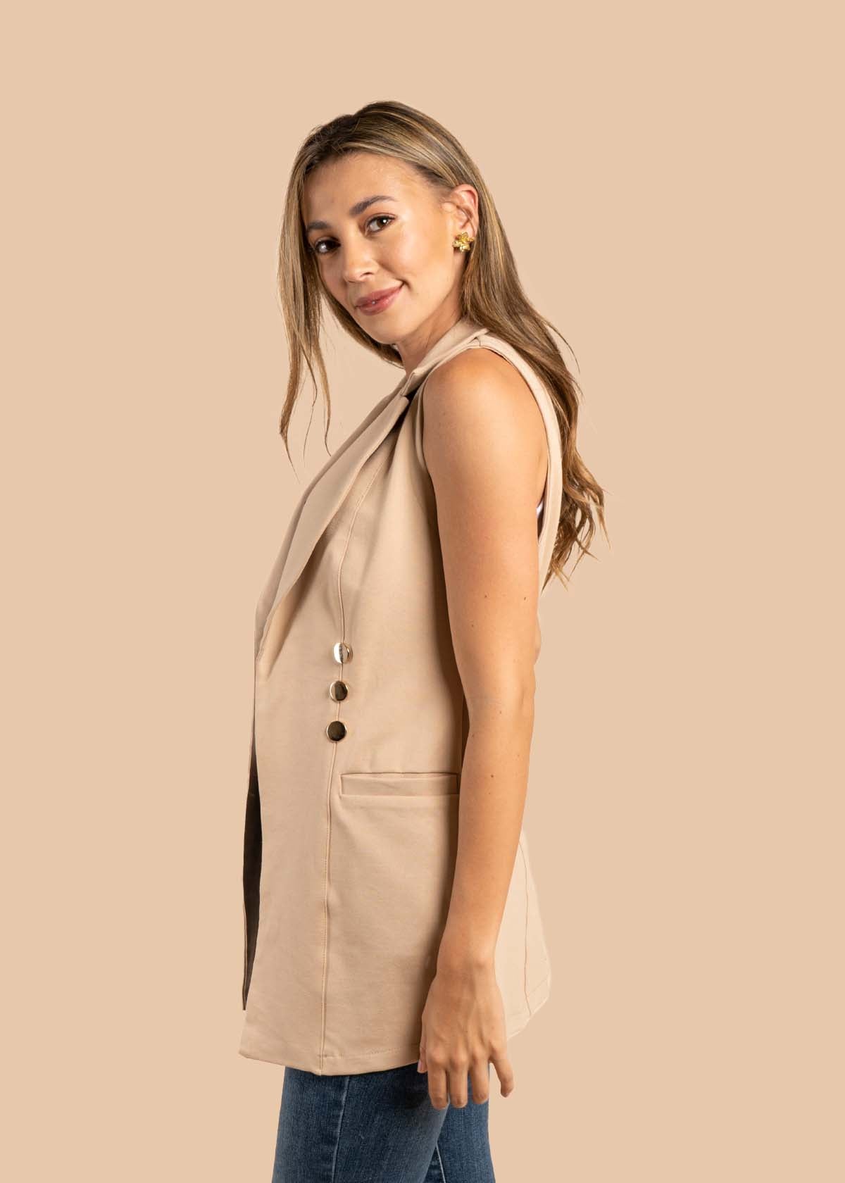 Chaleco color beige con bolsillos 105497