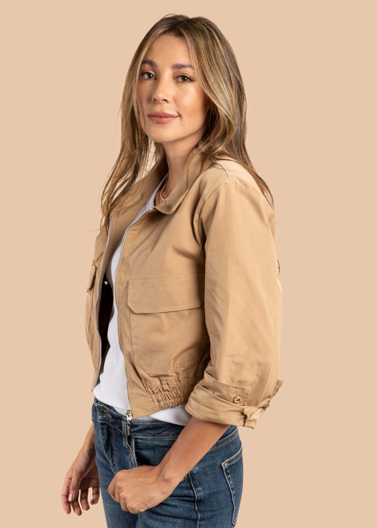 Chaqueta color camel con resorte en cintura 105498
