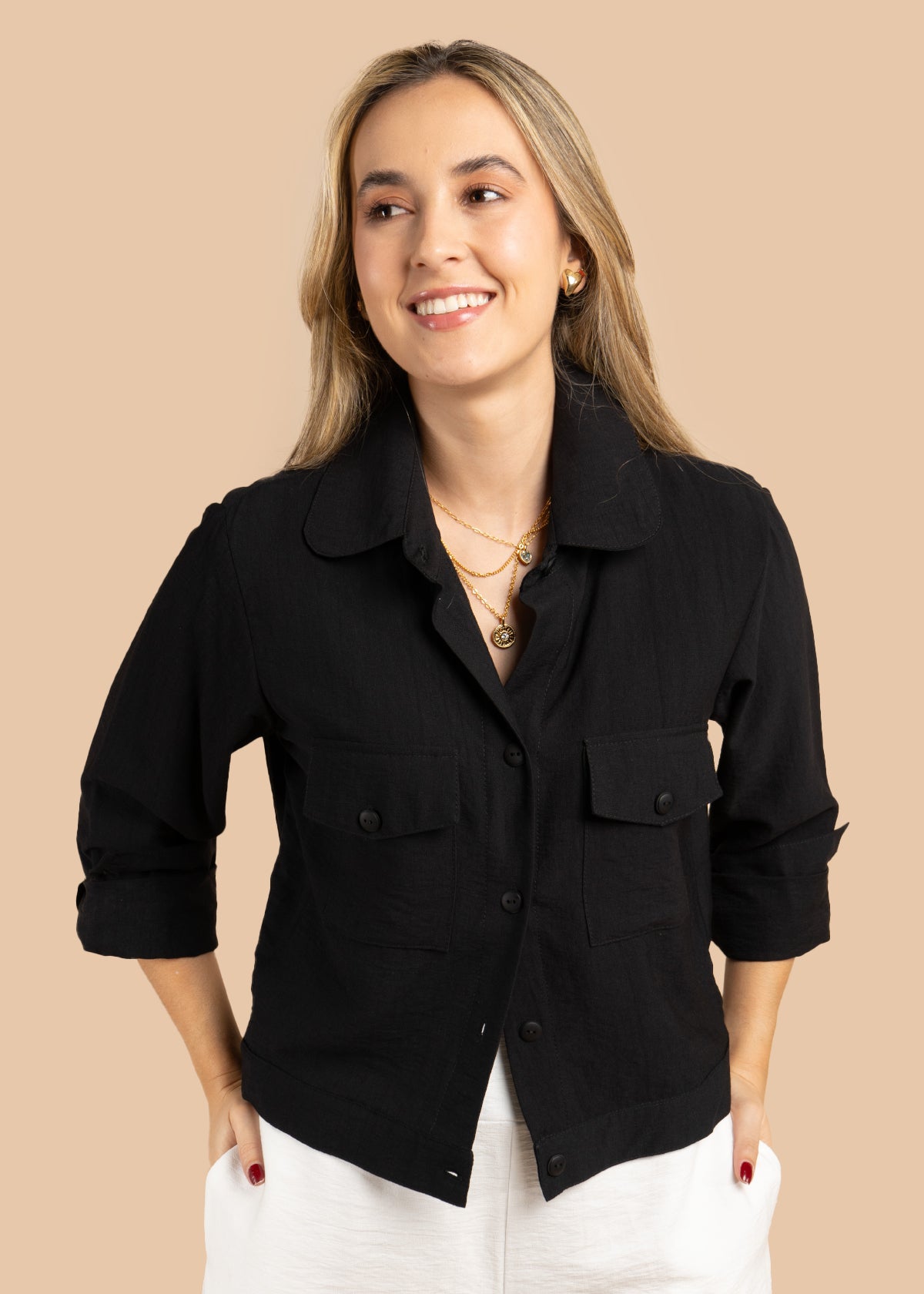 Chaqueta color negro con bolsillos 105527