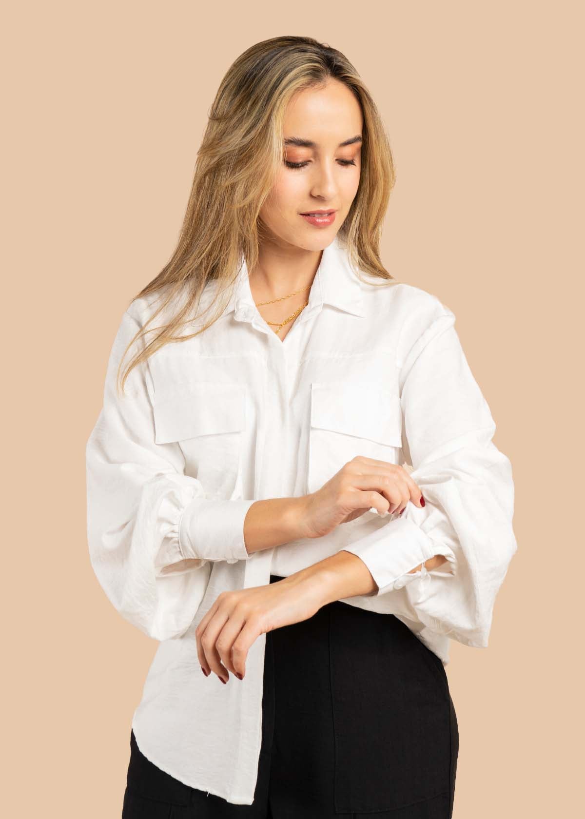 Blusa color blanco con bolsillos 105529