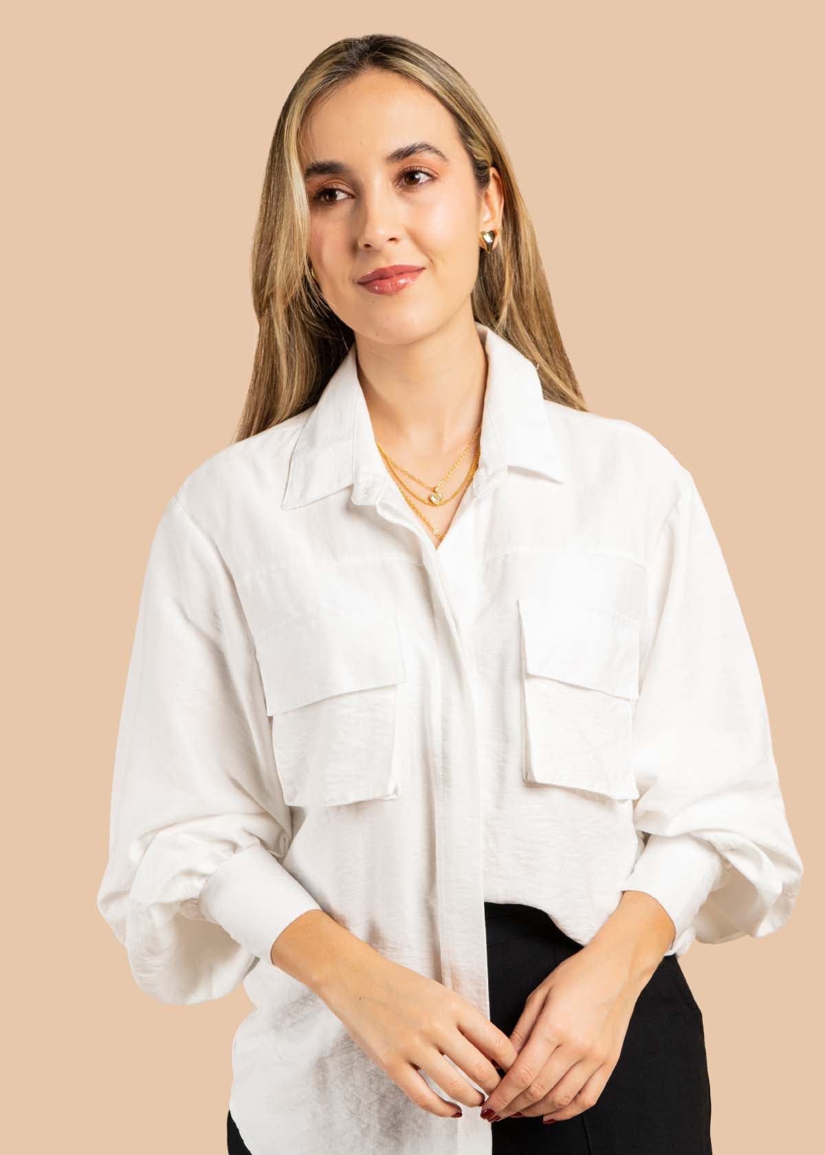 Blusa color blanco con bolsillos 105529