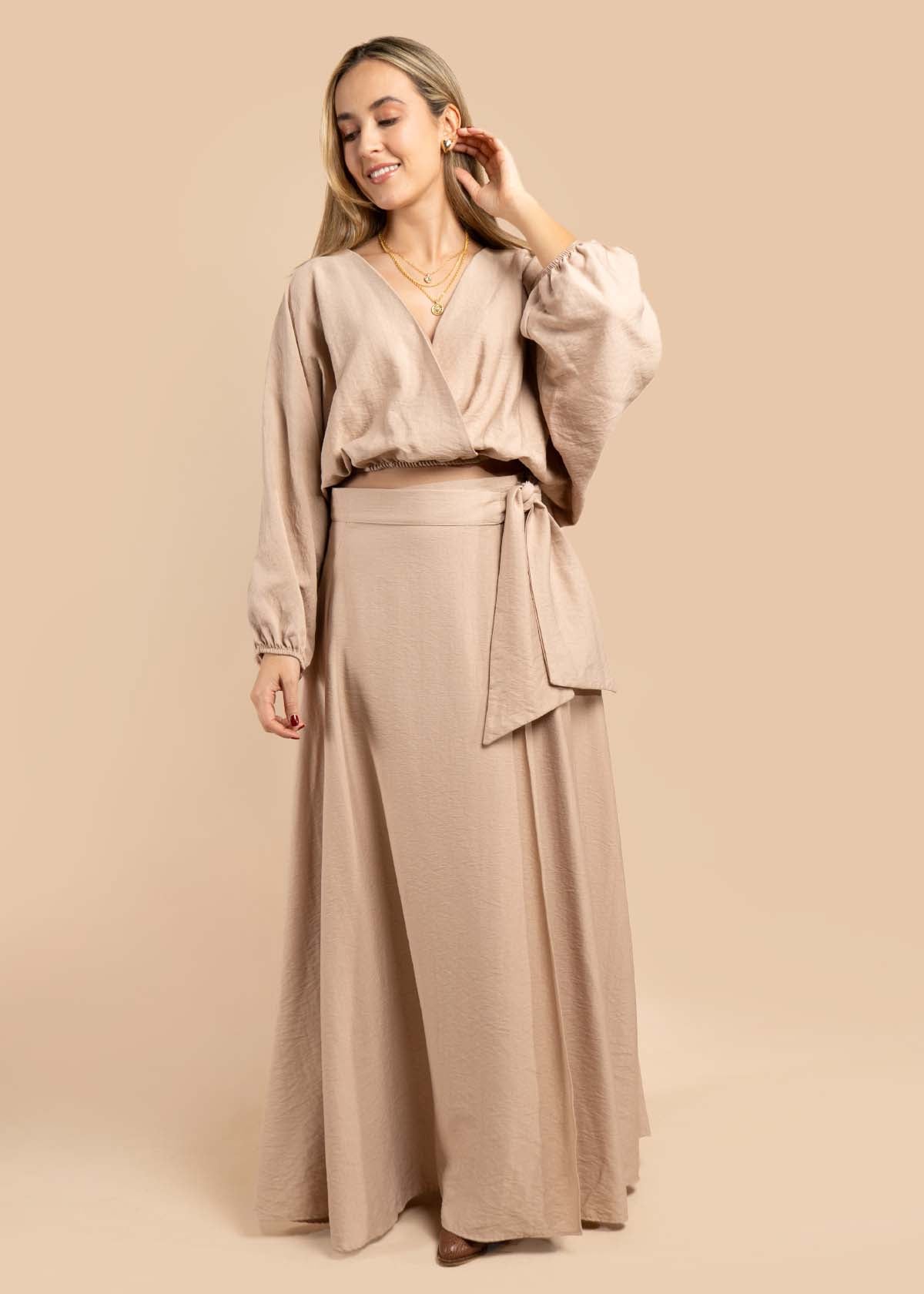 Blusa color nude con cuello V 105531