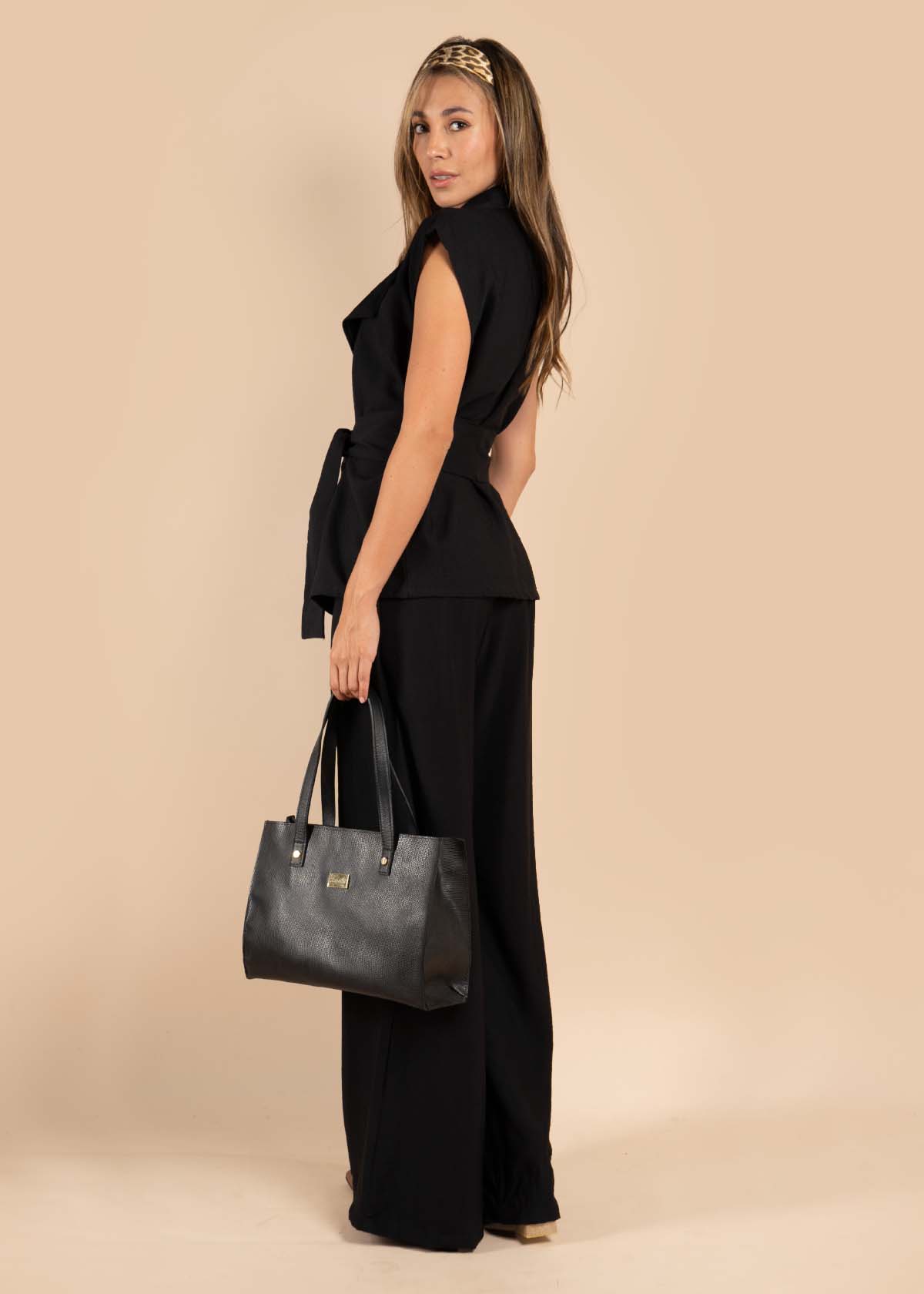 Pantalón color negro con resorte en cintura 105533