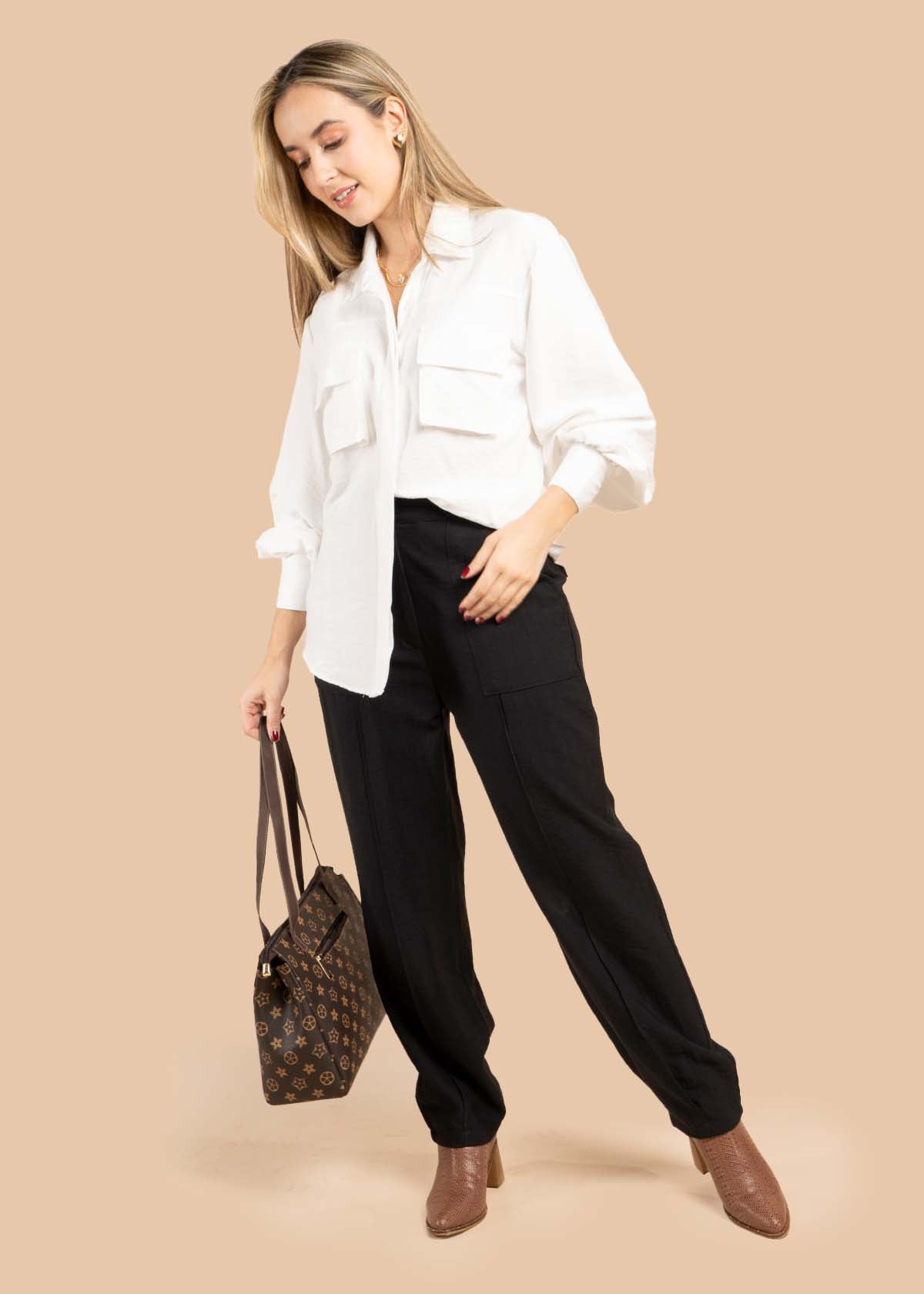 Pantalón color negro con resorte en cintura 105537