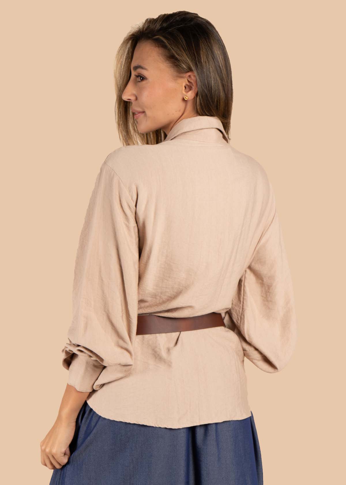 Blusa color nude con bolsillos 105529