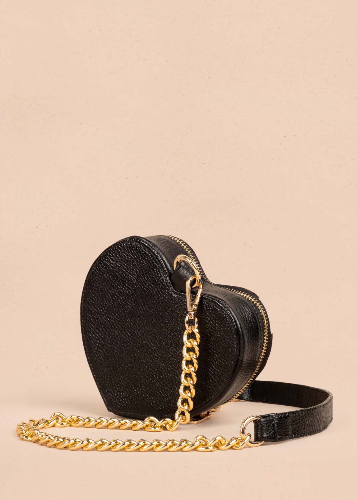 Bolso manos libres en cuero con forma de corazón color negro 105559