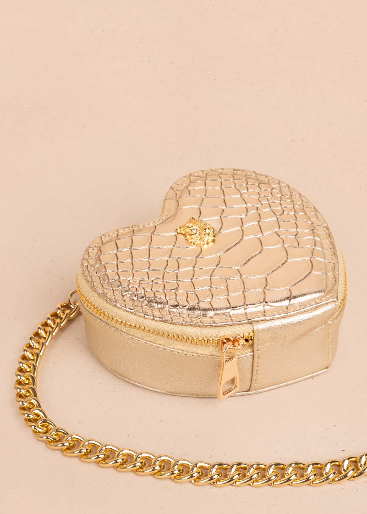 Bolso manos libres en cuero con forma de corazón color champaña 105560