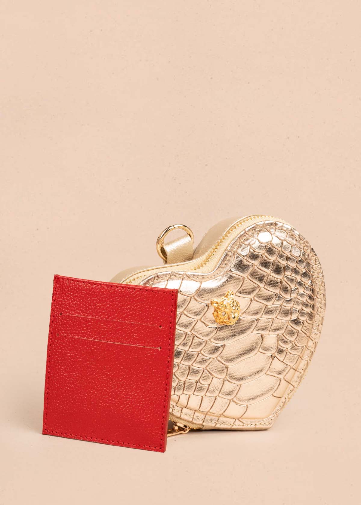Bolso manos libres en cuero con forma de corazón color champaña 105560