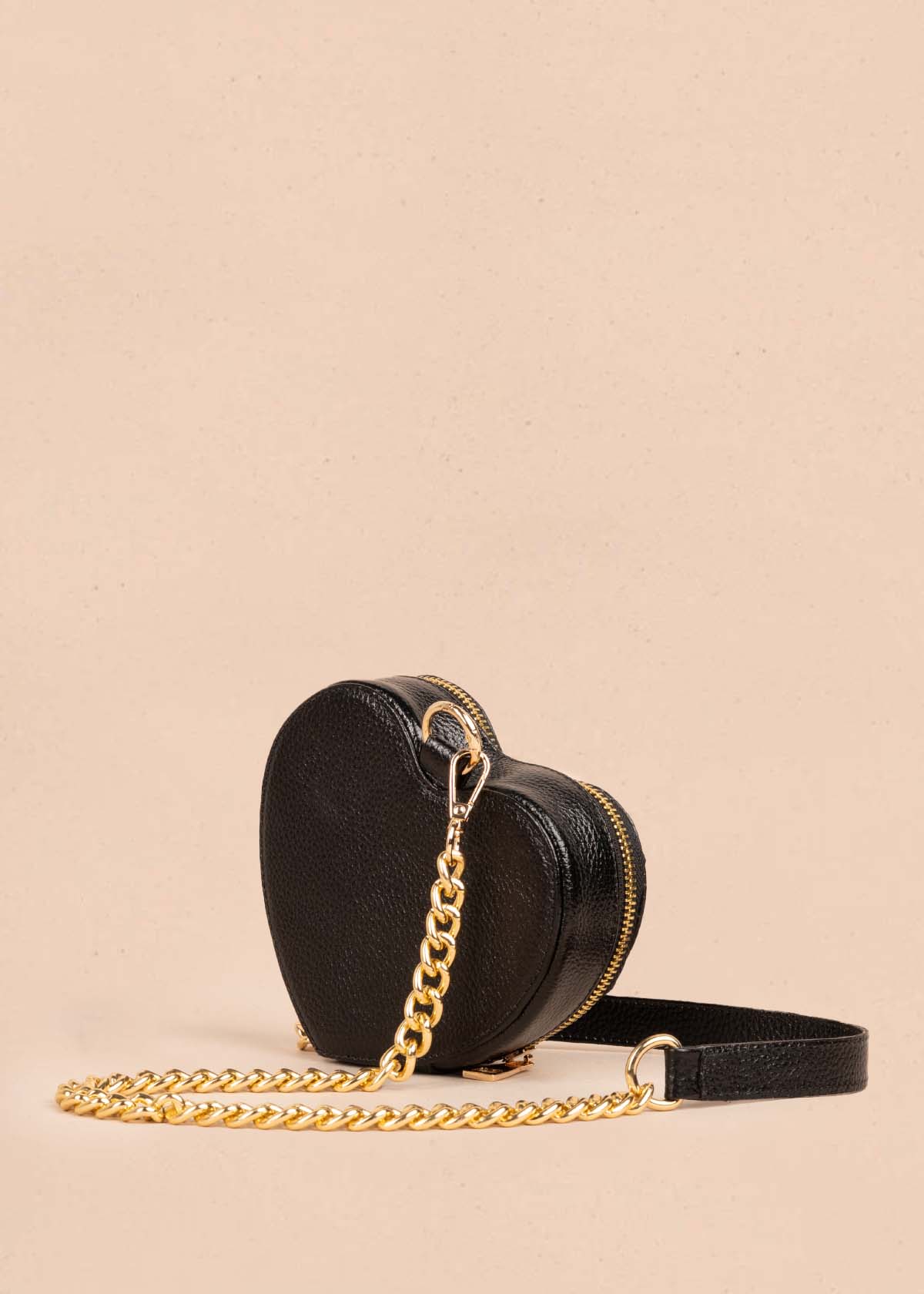 Bolso manos libres en cuero con forma de corazón color negro 105560