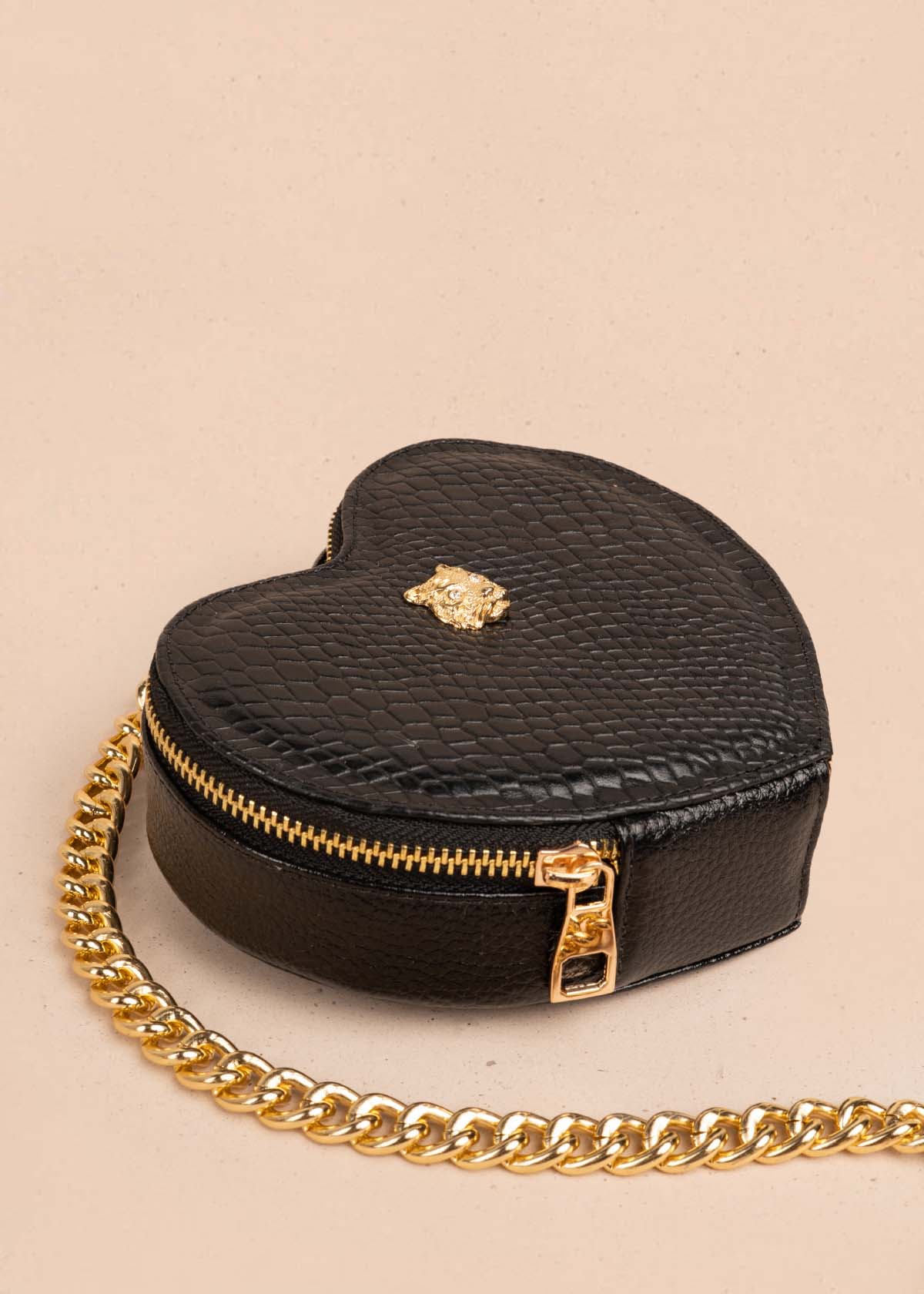 Bolso manos libres en cuero con forma de corazón color negro 105560