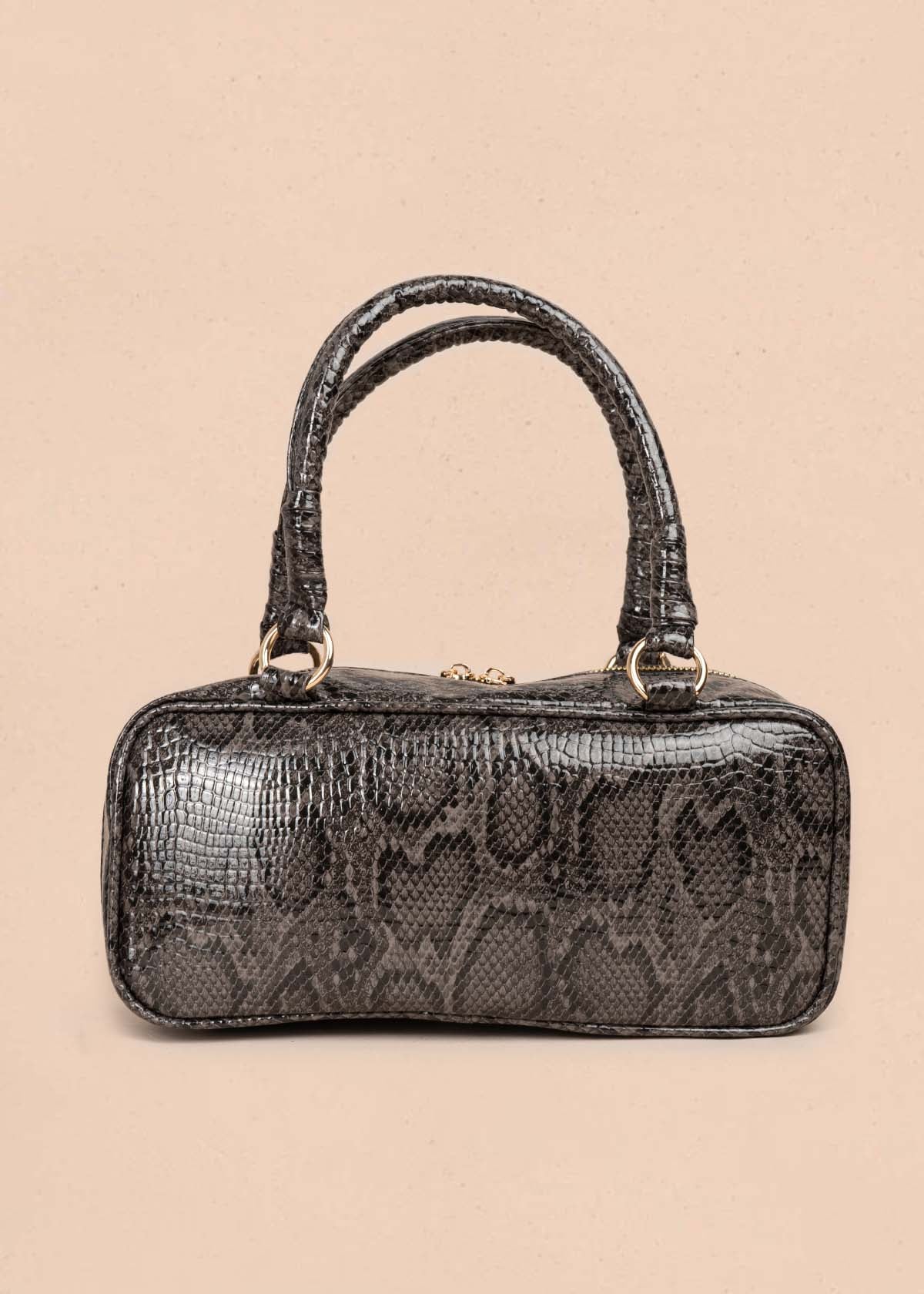 Bolso tipo cartera color gris con estampado animal print 105564