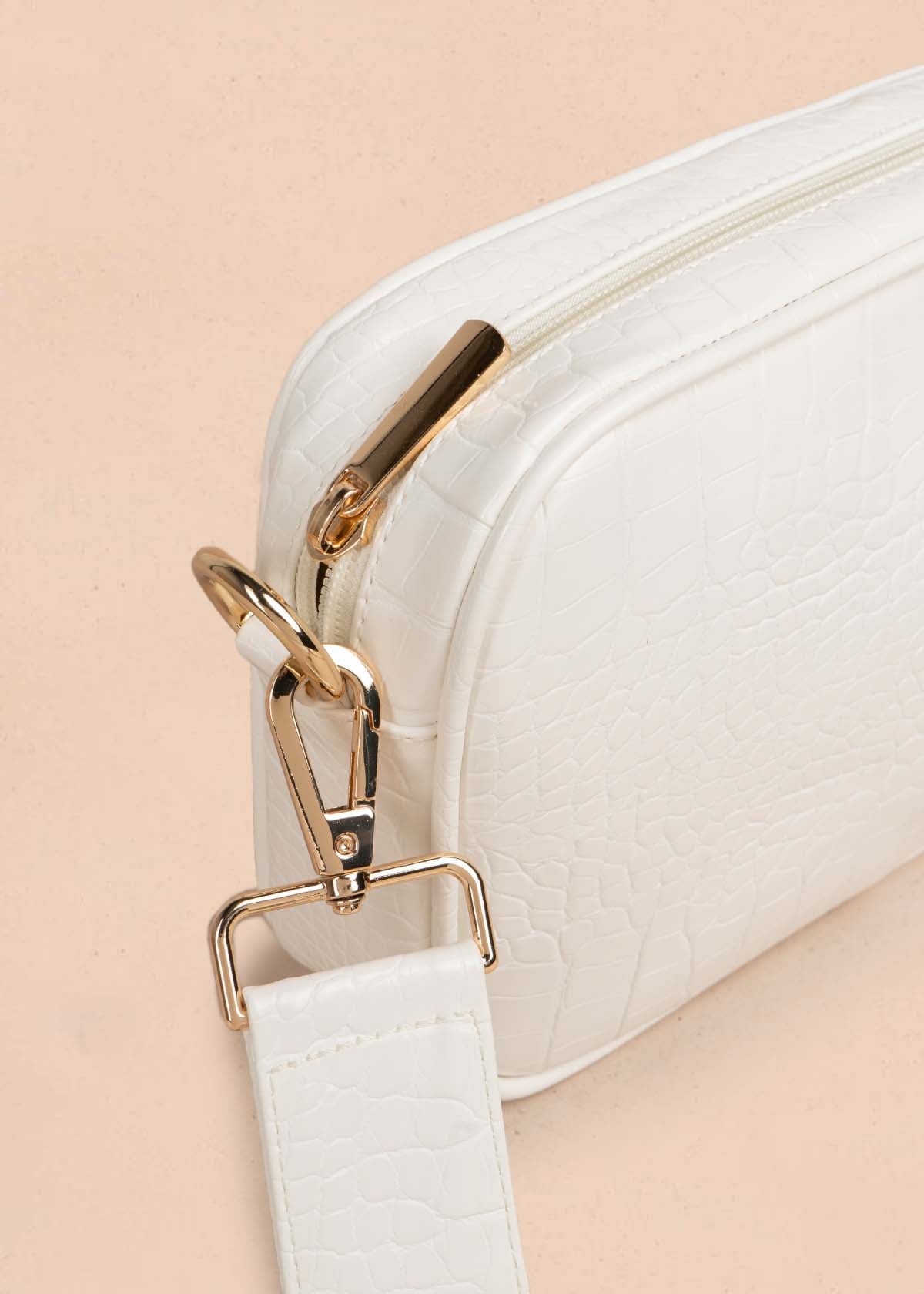 Bolso manos libres color blanco con textura croco 105565